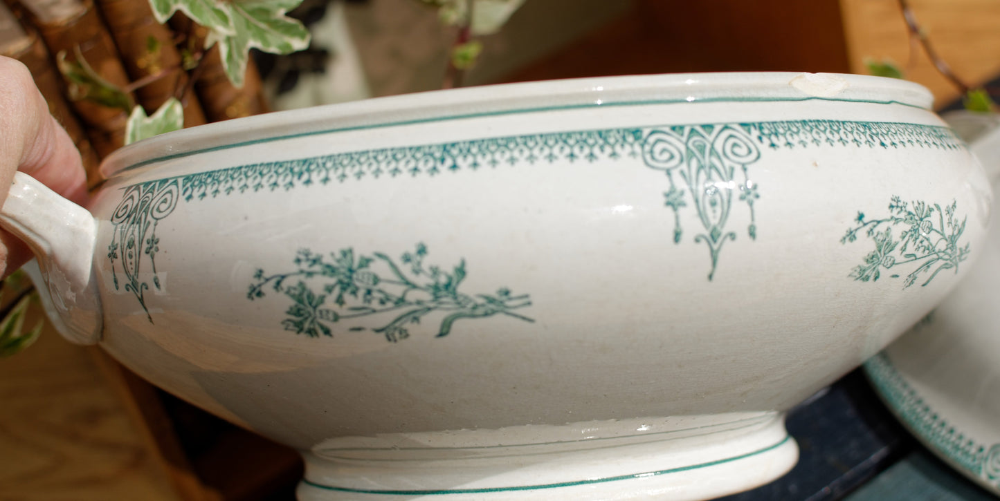 Années 1890/1900 ~ « Carlos MérovinGien » Faiencerie FF (Fenal Frères) PEXONNE ~ Français Antique Ironstone Green Transferware Soup Plate ~ Terre de Fer