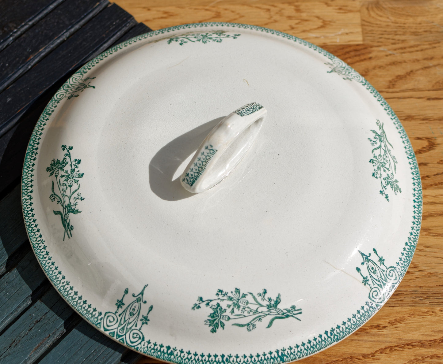 Années 1890/1900 ~ « Carlos MérovinGien » Faiencerie FF (Fenal Frères) PEXONNE ~ Français Antique Ironstone Green Transferware Soup Plate ~ Terre de Fer