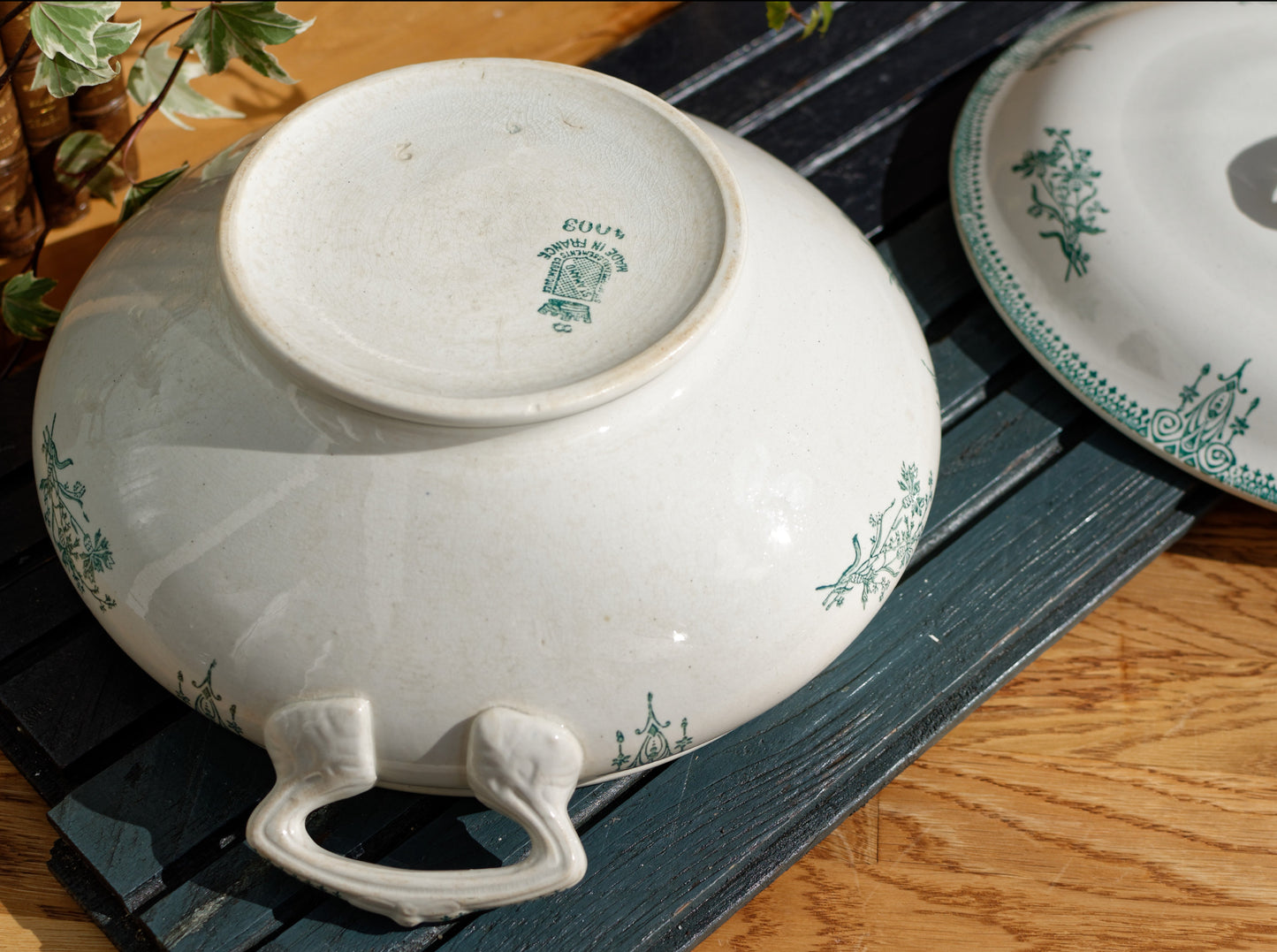 Années 1890/1900 ~ « Carlos MérovinGien » Faiencerie FF (Fenal Frères) PEXONNE ~ Français Antique Ironstone Green Transferware Soup Plate ~ Terre de Fer