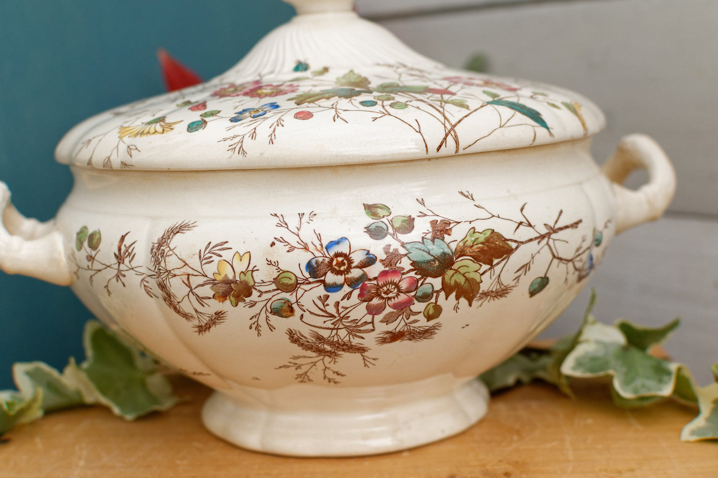 FLORIBEL Motif W.A.A. (William Alsager Adderley) & Co
Collectible English Antique Ironstone Polychrome Vegetable Dish Légumière Terre de Fer