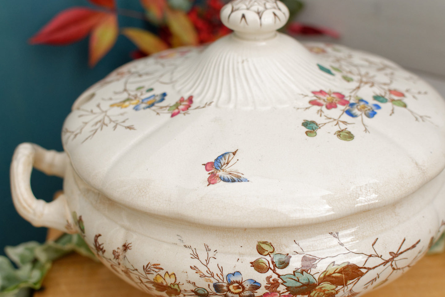 FLORIBEL Motif W.A.A. (William Alsager Adderley) & Co
Collectible English Antique Ironstone Polychrome Vegetable Dish Légumière Terre de Fer