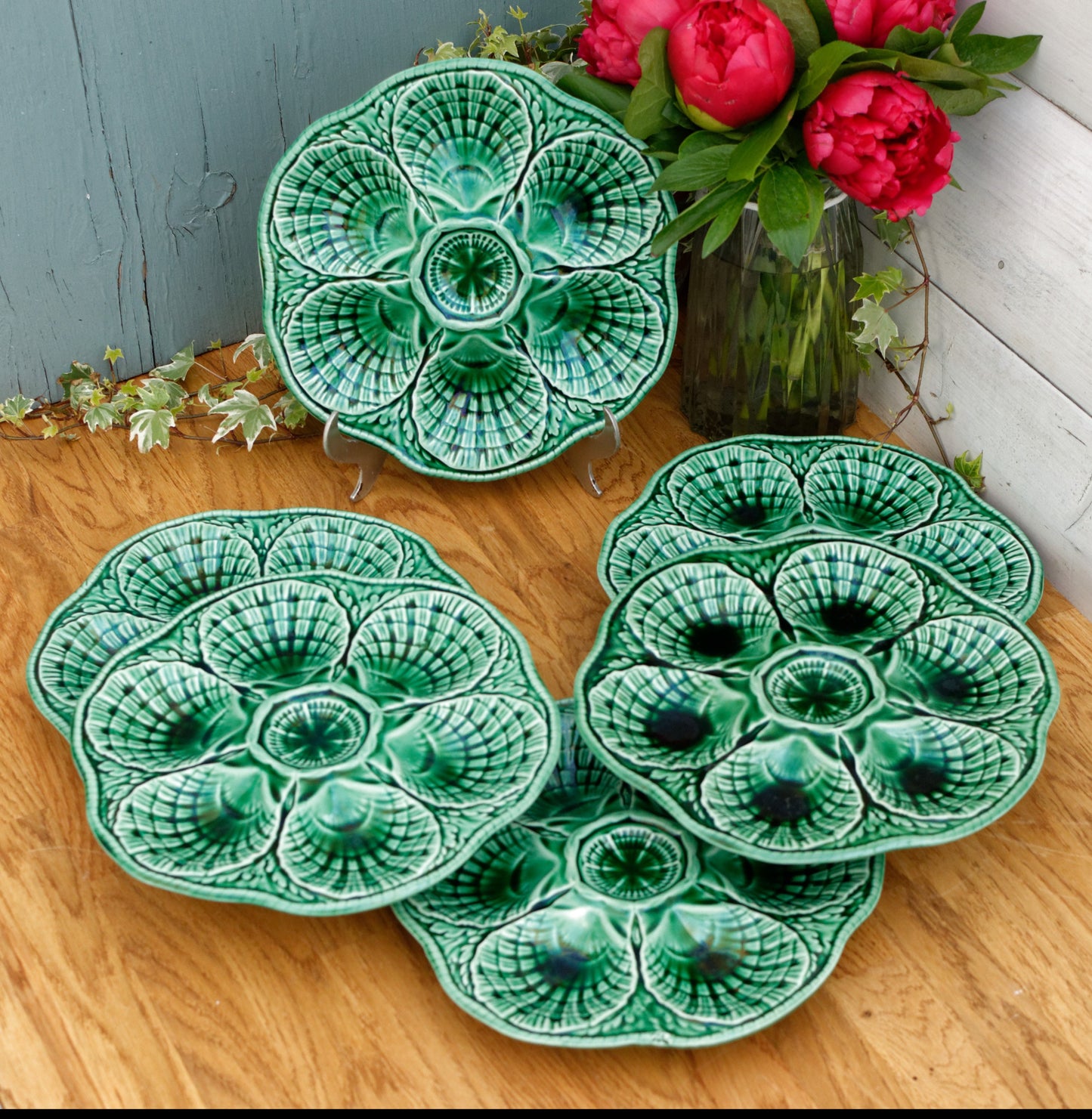 1960s ~ SARRUGUEMINES ~ French Vintage BARBOTINE Green Oyster "Huître" Shellfish Plate with 6 Wells ~ Made in France