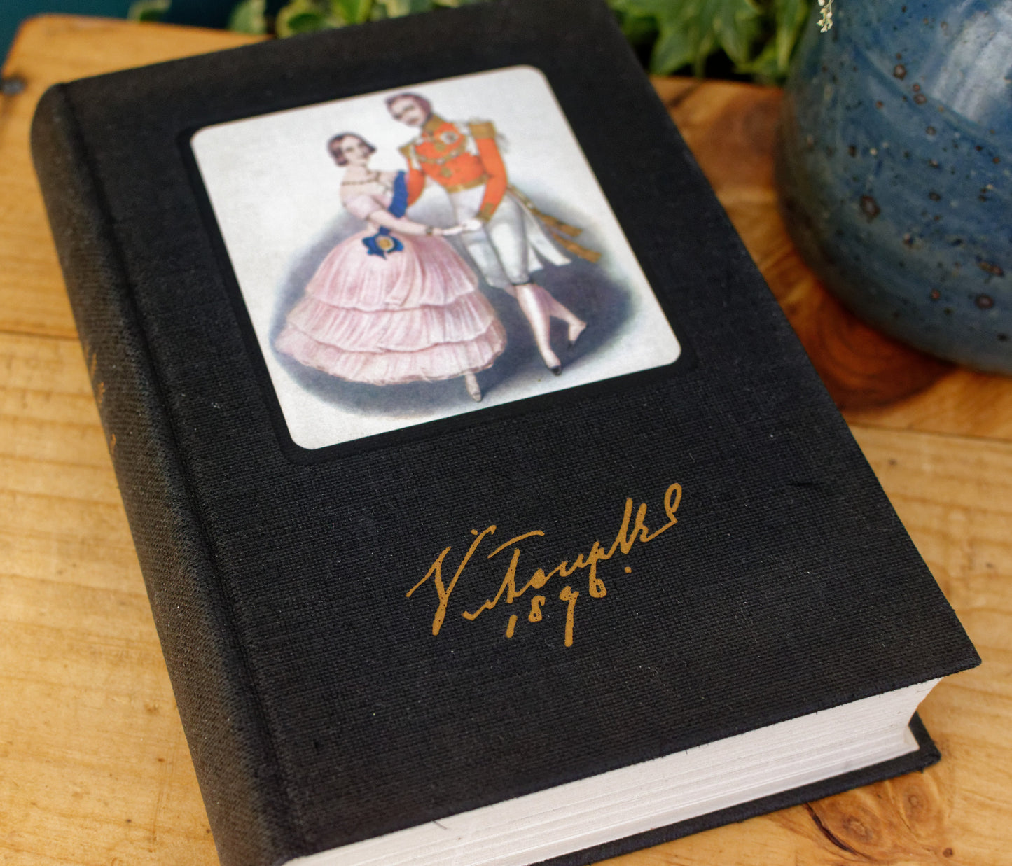 1957 Le Siècle De Victoria by Jacques CHASTENET Published by Club des Libraires de France PARIS French Vintage Illustrated Hardcover Book Livre