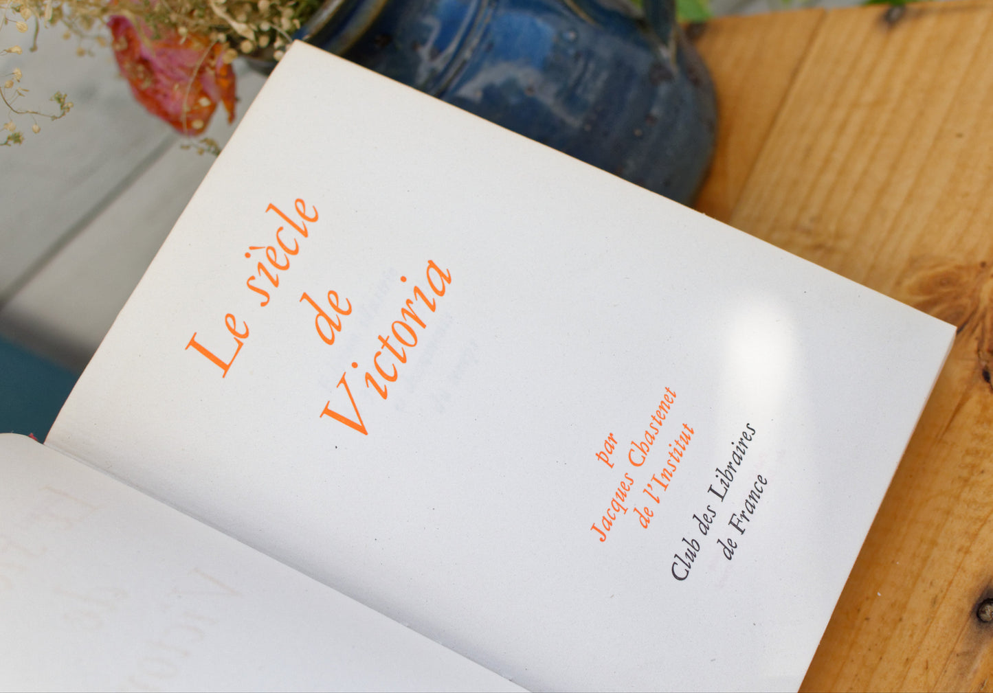 1957 Le Siècle De Victoria by Jacques CHASTENET Published by Club des Libraires de France PARIS French Vintage Illustrated Hardcover Book Livre