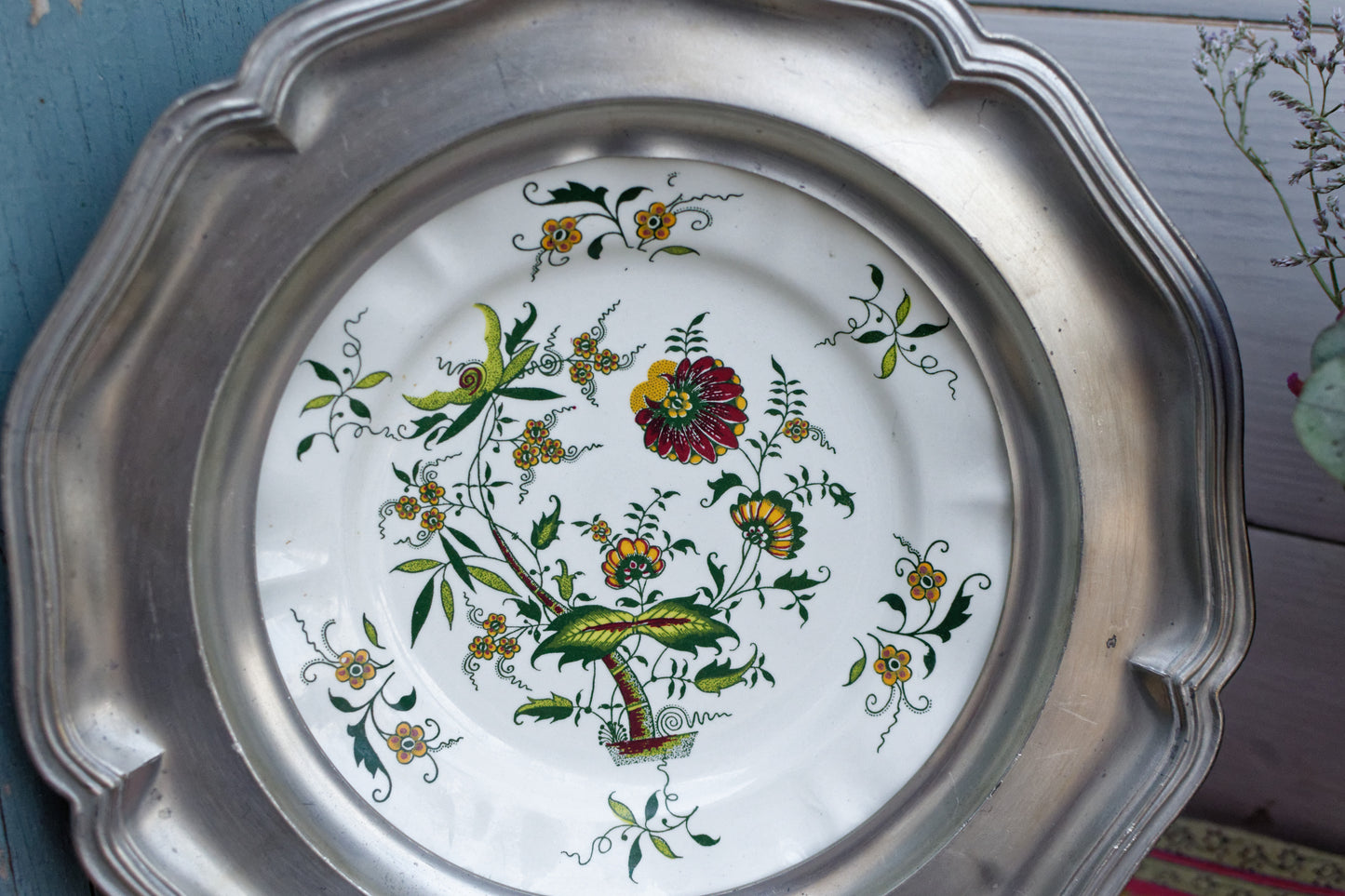1960s 97% Pewter Plate Holder CLARENCE Par Sarreguemines French Vintage Hanging Collectible Etain Wall Plate Holder Terre de Fer en Faience