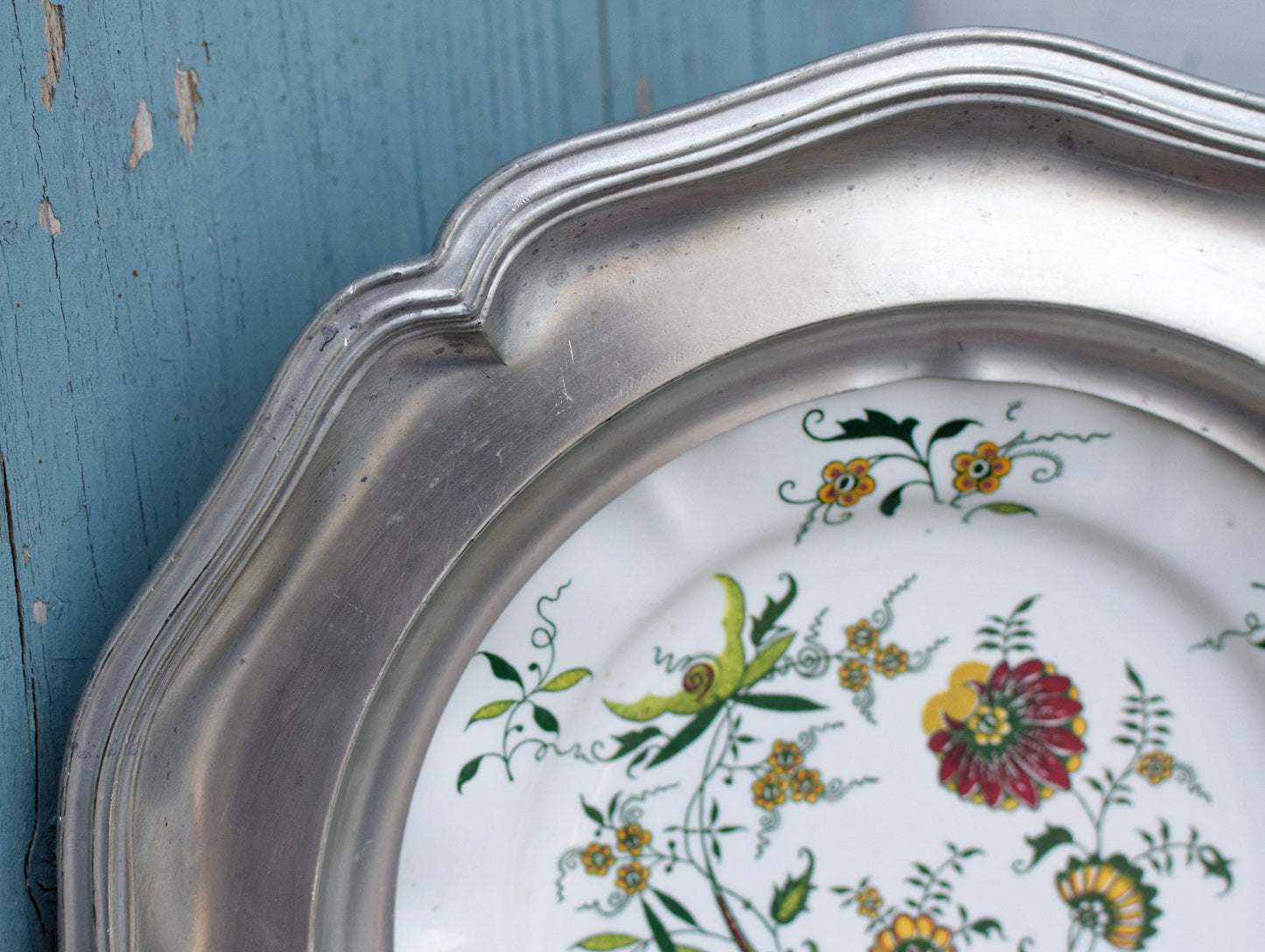 1960s 97% Pewter Plate Holder CLARENCE Par Sarreguemines French Vintage Hanging Collectible Etain Wall Plate Holder Terre de Fer en Faience