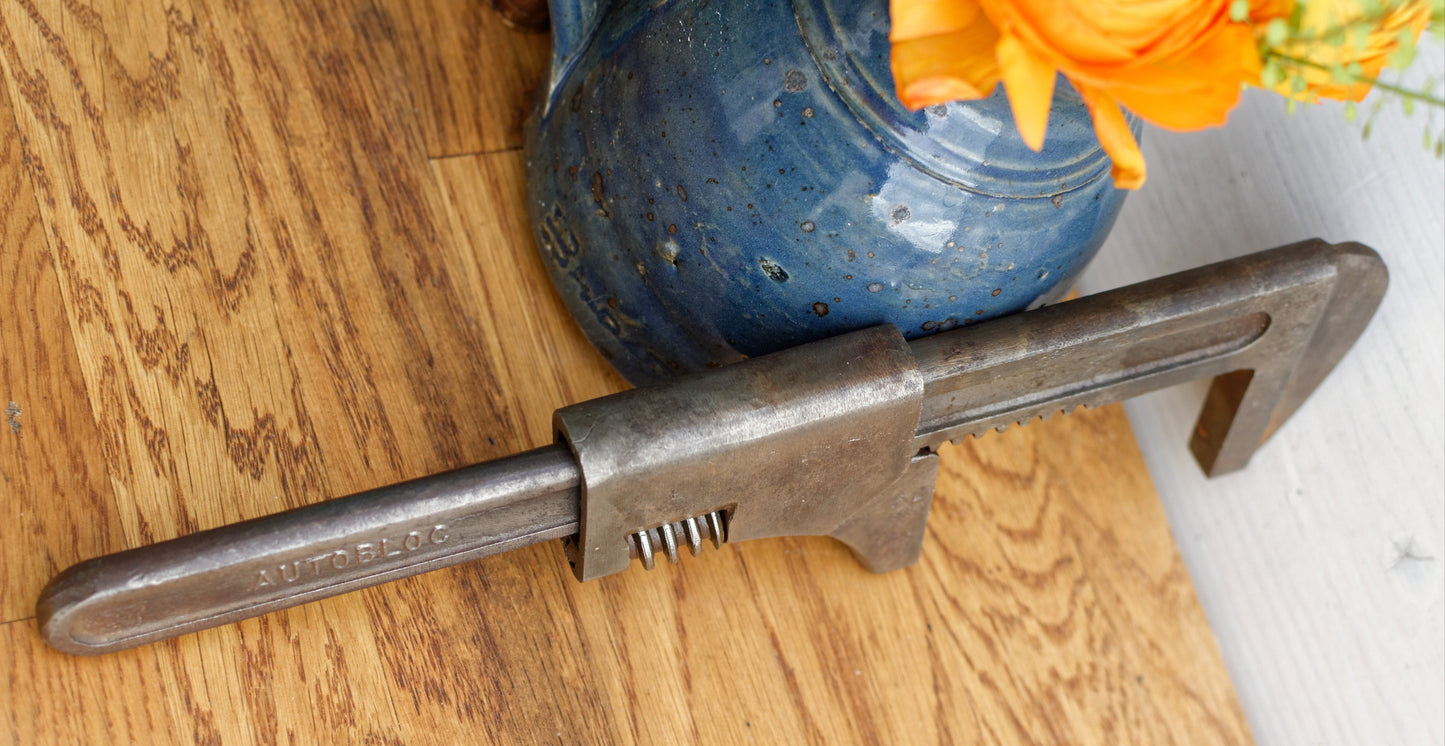 Antique Adjustable Pipe Wrench 230 Vintage Forged Steel Clé a Cremaillaire Molette Farmhouse Manual Tool
