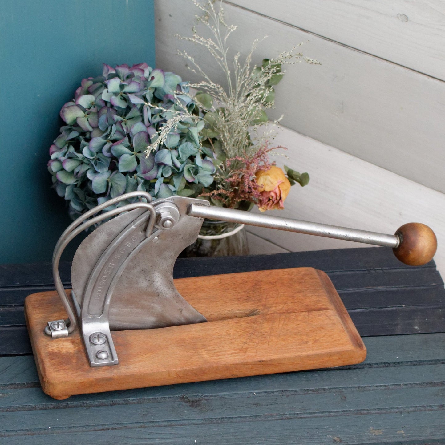SCIE Perfect 801905 S.G.D.G. Baguette Slicer Knife Guillotine French Antique Hand-Made Wooden Bread Cutting Board with Hinged Bread Knife