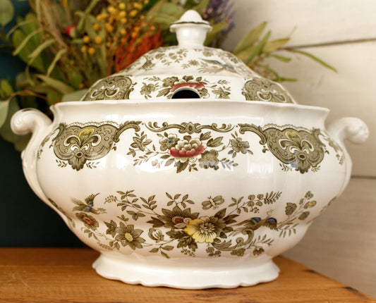 1960s WINDSOR Ridgway of STAFFORDSHIRE England 1792 English Vintage Ironstone Porcelain Soup Tureen Covered Serving Piece