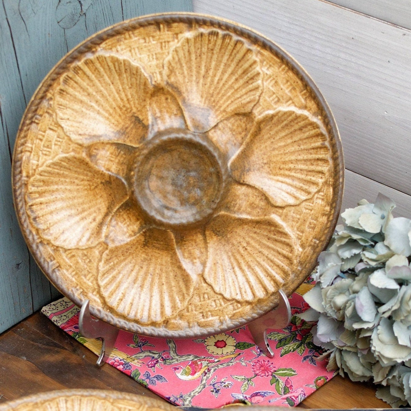 French Barbotine Majolica Oyster Huître Plate CHANTILLY FRANCE Peint a la main Decor inalterable