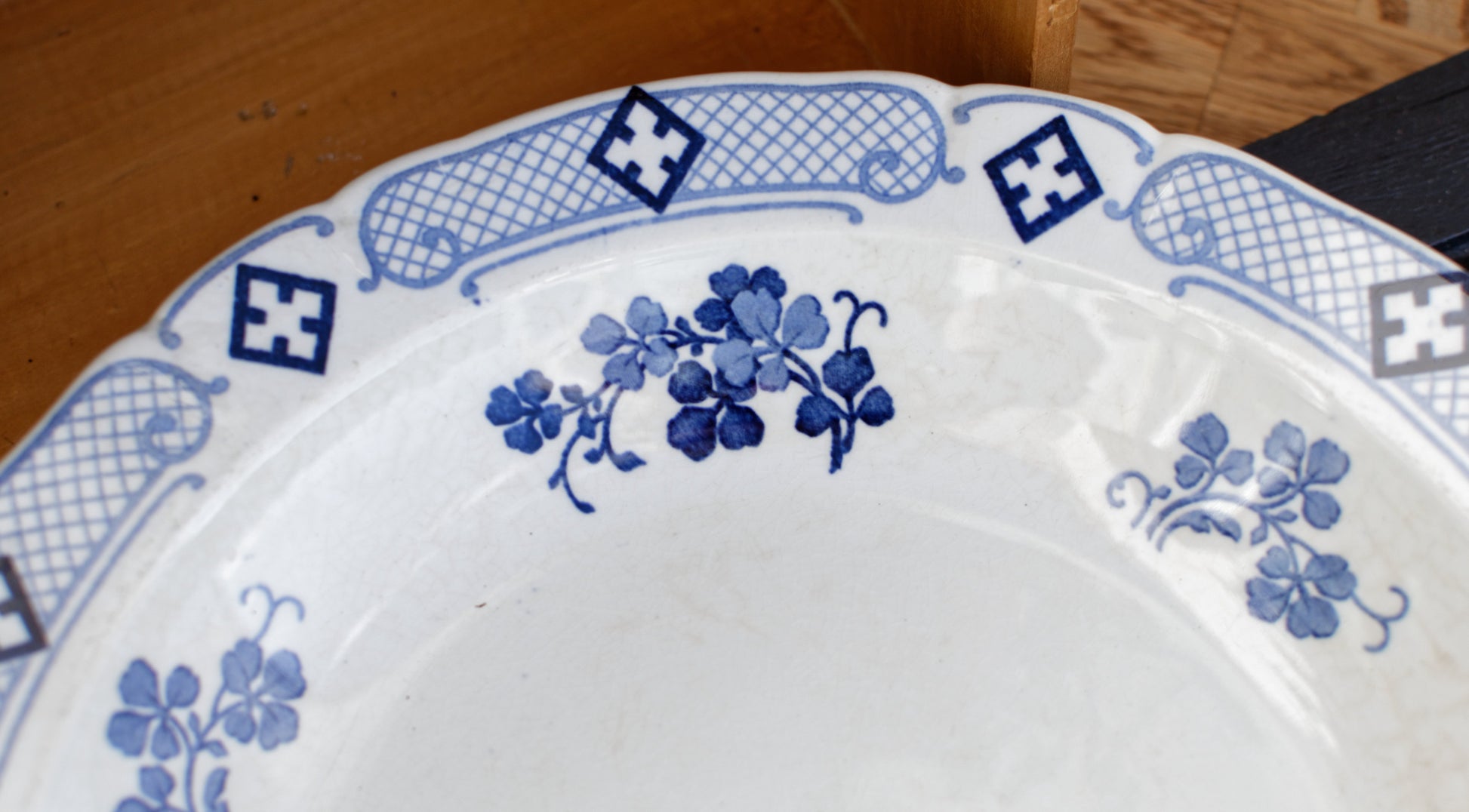 French Antique Ironstone Round Serving Bowl K&G (Keller et Guerin) Luneville Terre de fer en Faience Blue Transferware