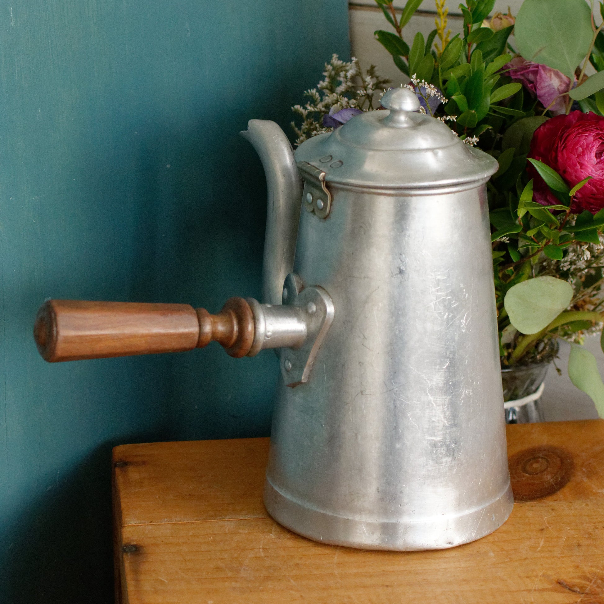 TOURNUS UNIS France 1 1/2 Aluminum PUR Litre French Vintage Hot Chocalote Pot Chocolatière with Wooden Side Handle French Farmhouse Decorative Made in France