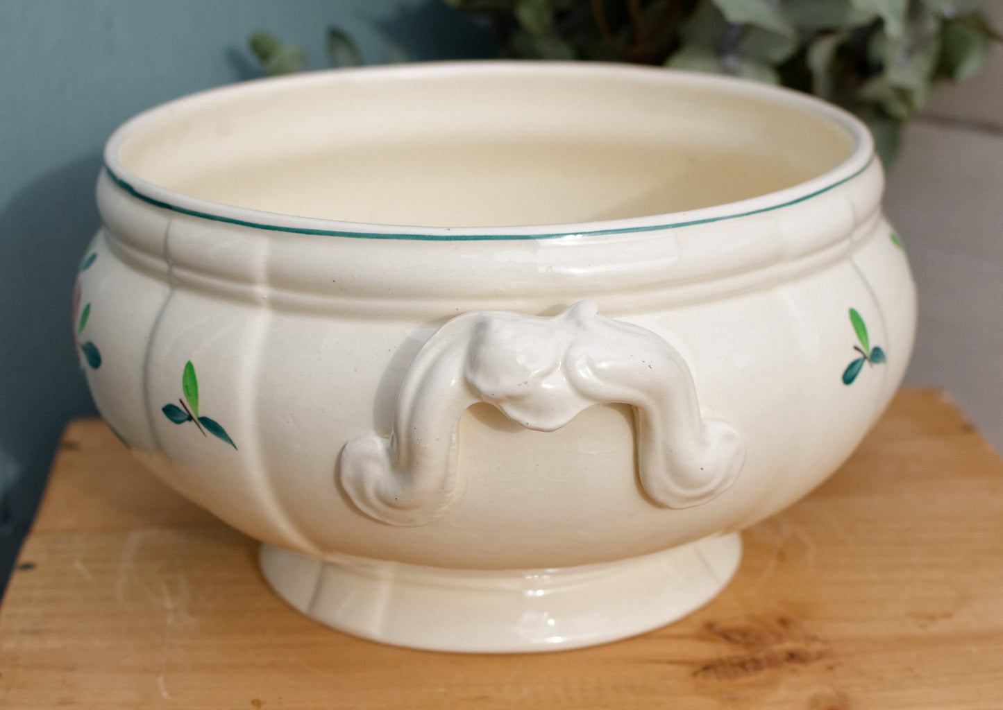 1890/1920年代 ～ 「アマゾナス」 SARREGUEMINES Peint a la Main ～ フランスアンティーク手描きアイアンストーン花柄ラウンドサービングピース ～ テールデフェール