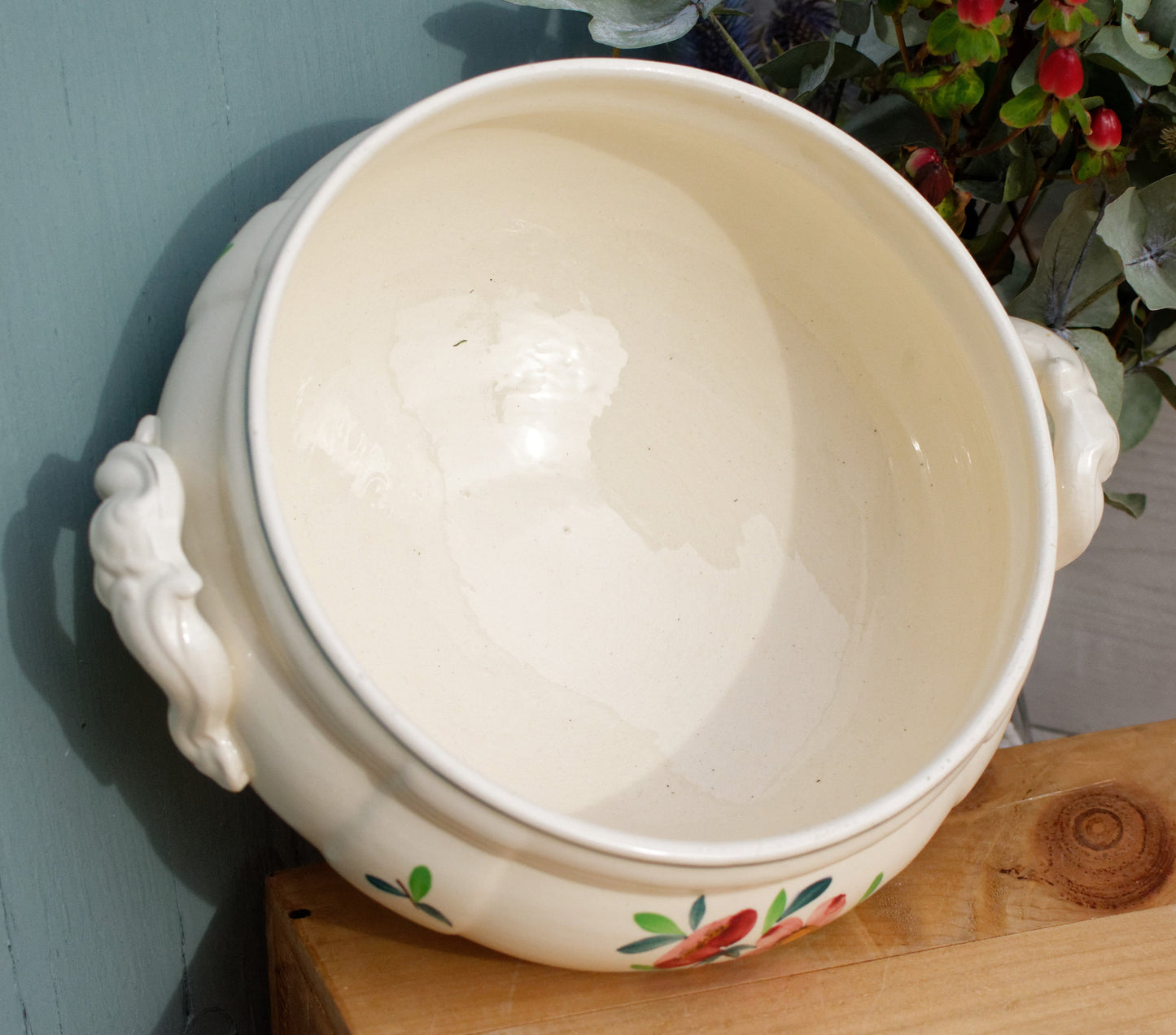 1890/1920年代 ～ 「アマゾナス」 SARREGUEMINES Peint a la Main ～ フランスアンティーク手描きアイアンストーン花柄ラウンドサービングピース ～ テールデフェール