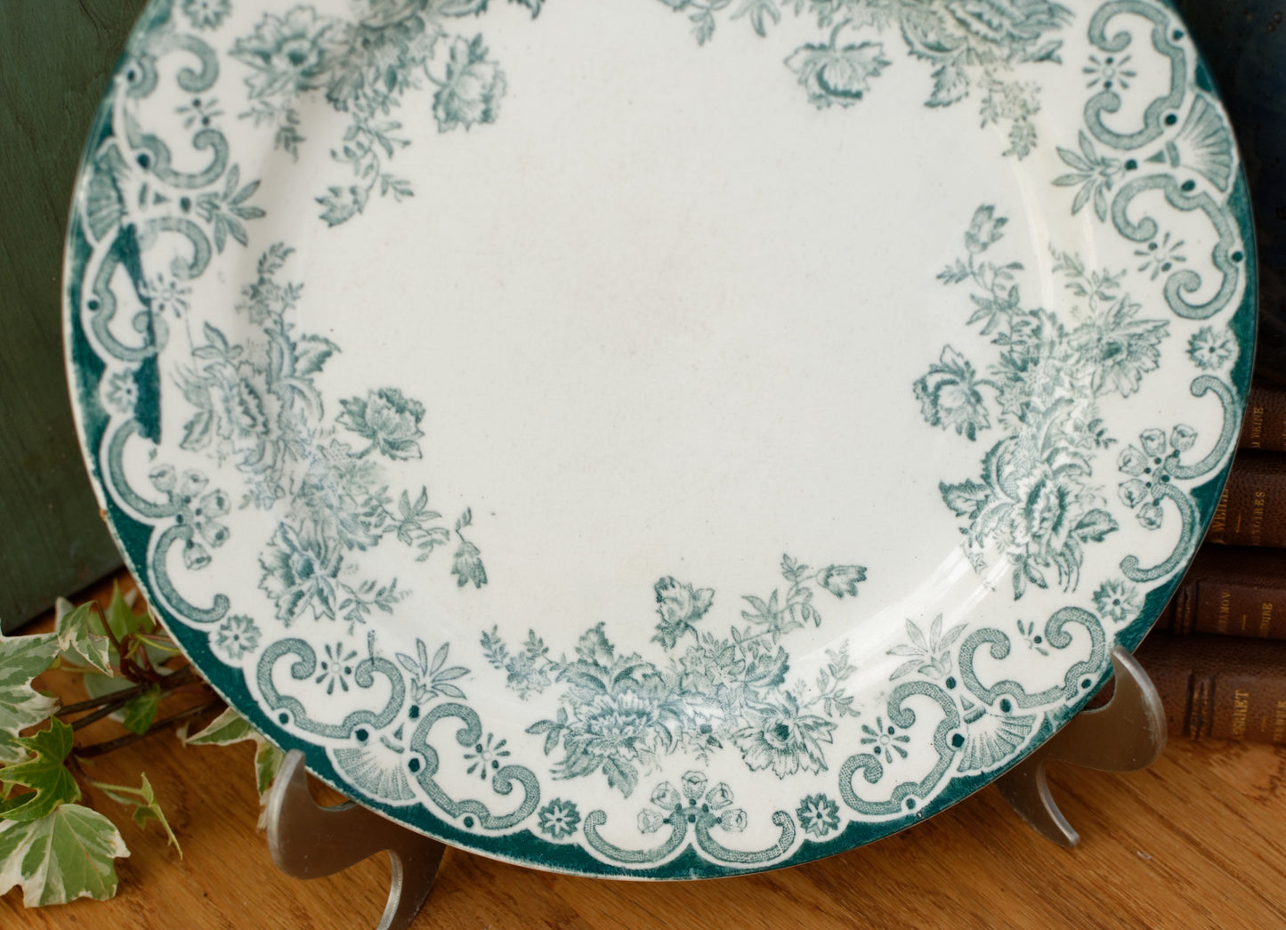 Années 1880/1900 ~ « ANGLAIS » L(Leon) Bertrand Bordeaux ~ Français Antique Ironstone Green Transferware Dinner Plate ~ Terre de fer