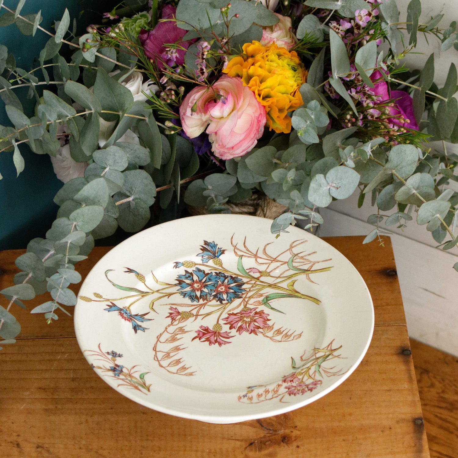 BLEUET Motif K&G (Keller et Guérin) Lunéville French Antique Ironstone Polychrome Footed Cake Plate "Plat à gâteau sur pied" Terre de Fer en Faience