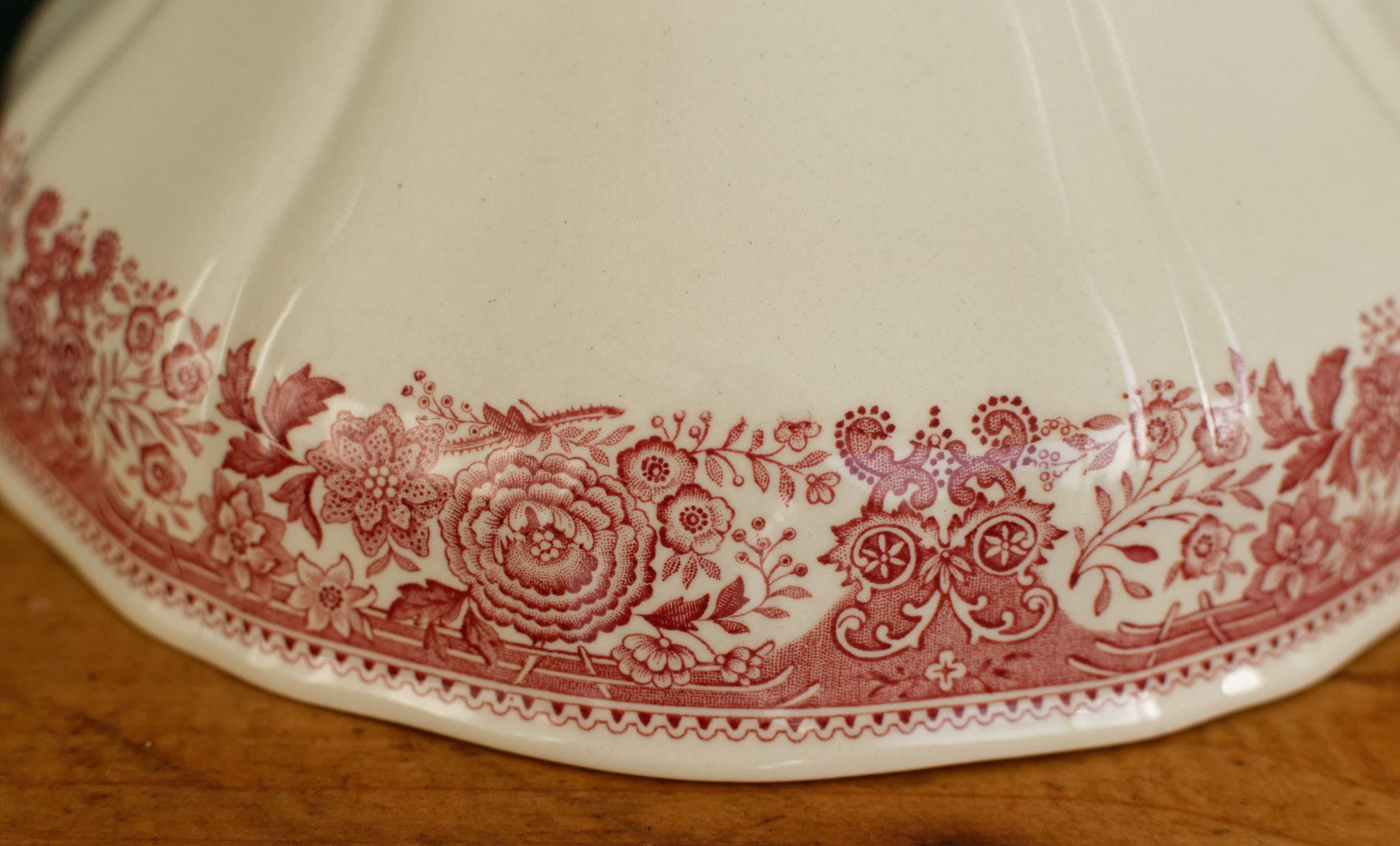 BURGENLAND VILLEROY & BOCH French German Vintage Hand Painted Ironstone RED Transferware Round Serving Bowl Bol Creux Terre de Fer Faience