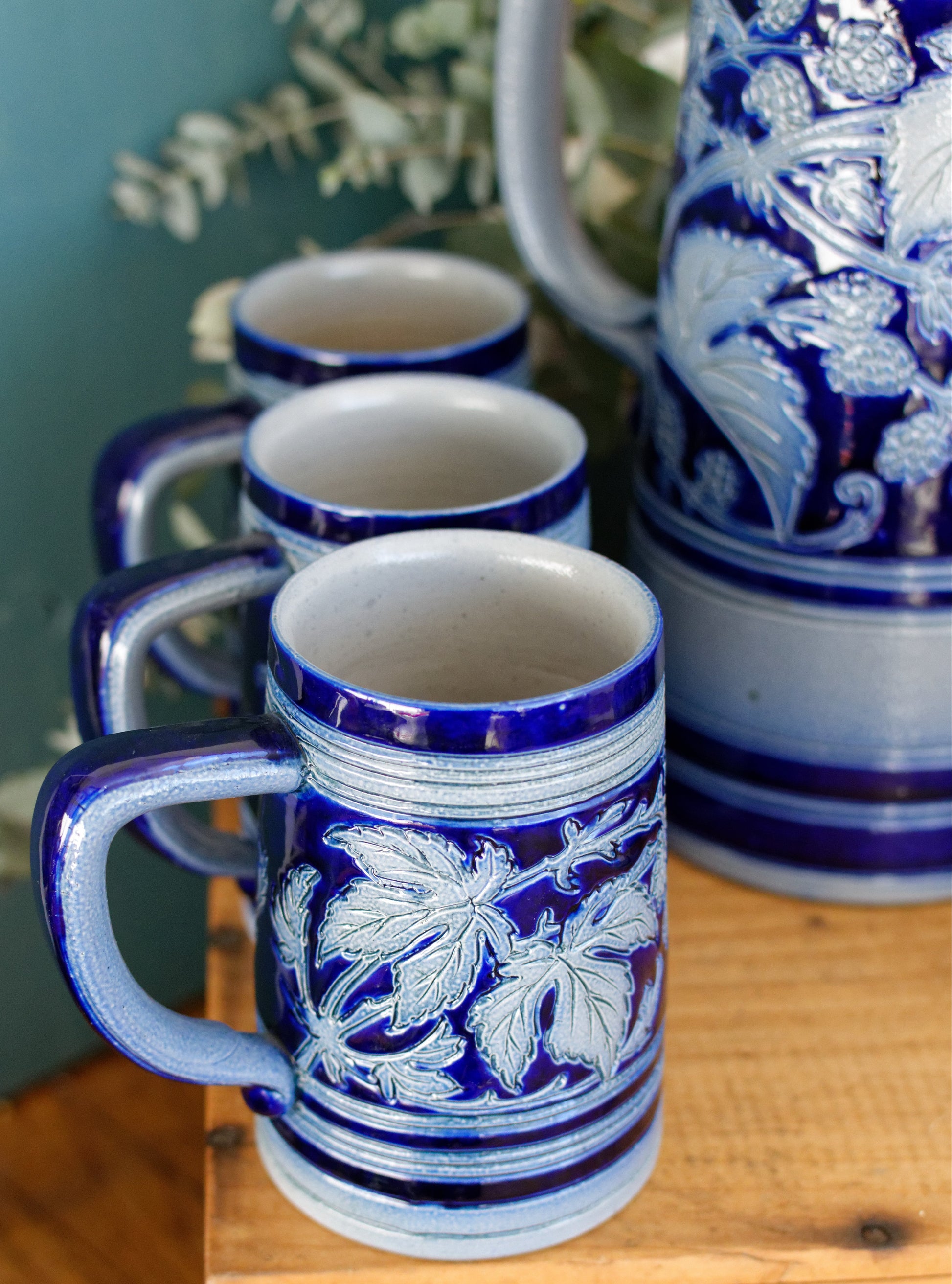 Beer Mugs Steins & Pitcher Set in Cobalt Blue Chope à Bière et Pichet Gres d'Alsace Krumeich Remmy BETSCHDORF Leaves & Grapes