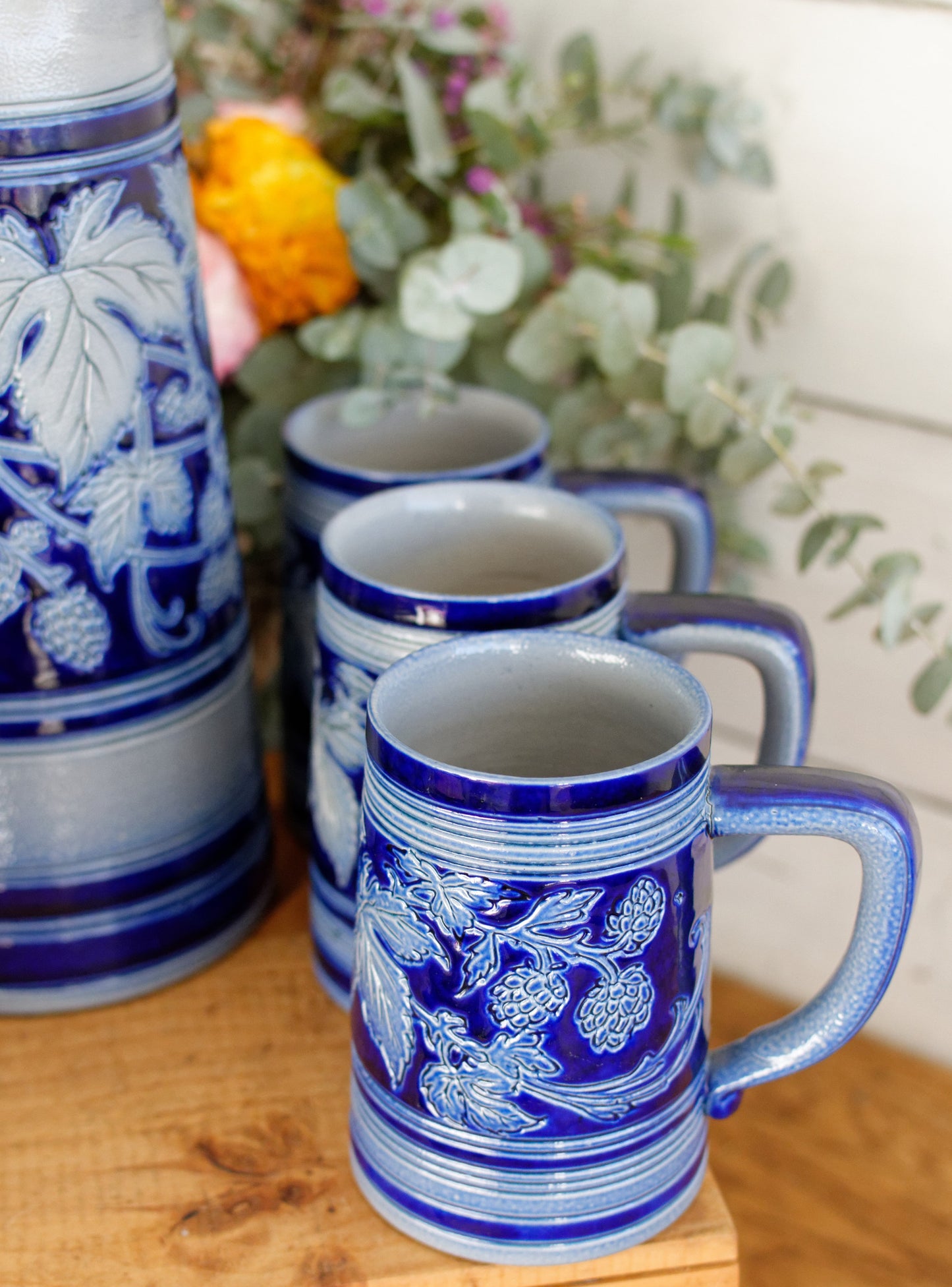 Beer Mugs Steins & Pitcher Set in Cobalt Blue Chope à Bière et Pichet Gres d'Alsace Krumeich Remmy BETSCHDORF Leaves & Grapes