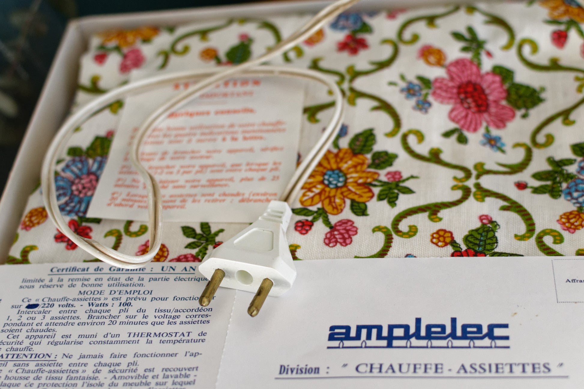 1970s French Vintage Electric 12 Plate Warmer in Fabric "Chauffe Assiettes Plat" Made by AMPLELEC 100% cotton 68550 Amplepuis