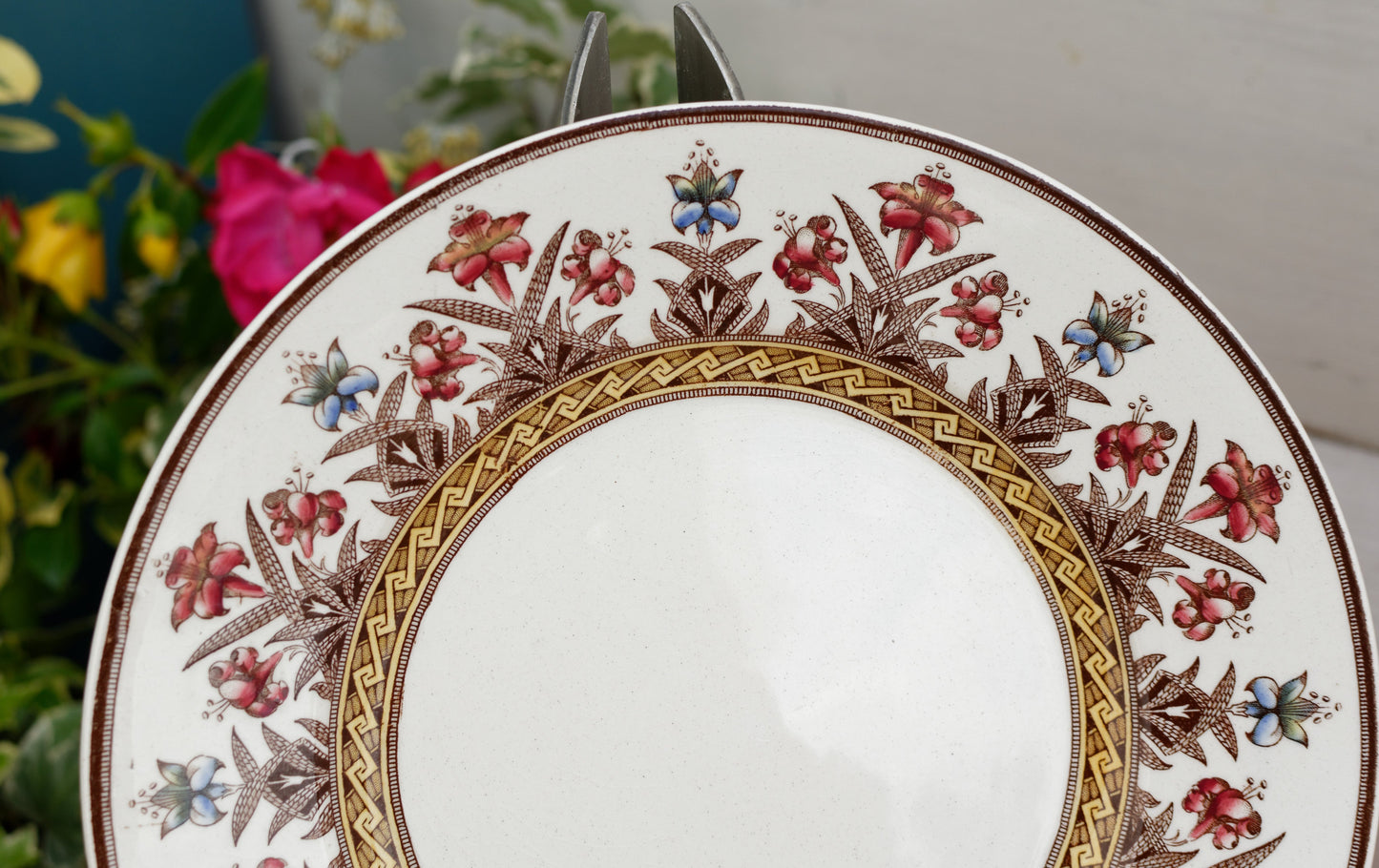 DERBY Motif Sarreguemines U&C French Antique Ironstone Polychrome Footed Cake Plate Terre de Fer en FAIENCE