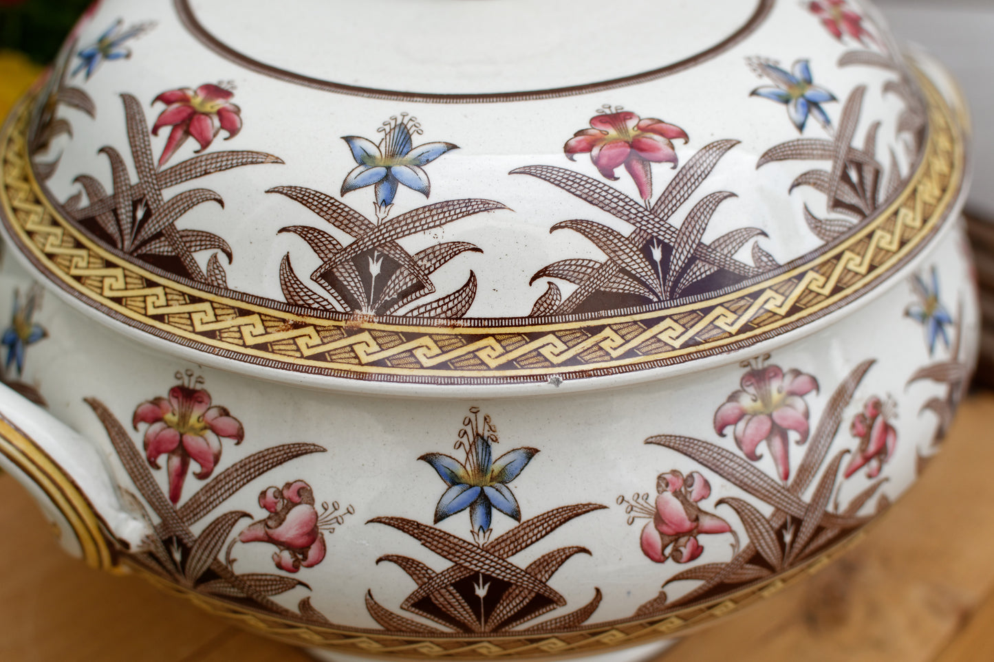 DERBY Motif Sarreguemines U&C French Antique Ironstone Polychrome Soup Tureen "Soupiere" Terre de Fer en FAIENCE