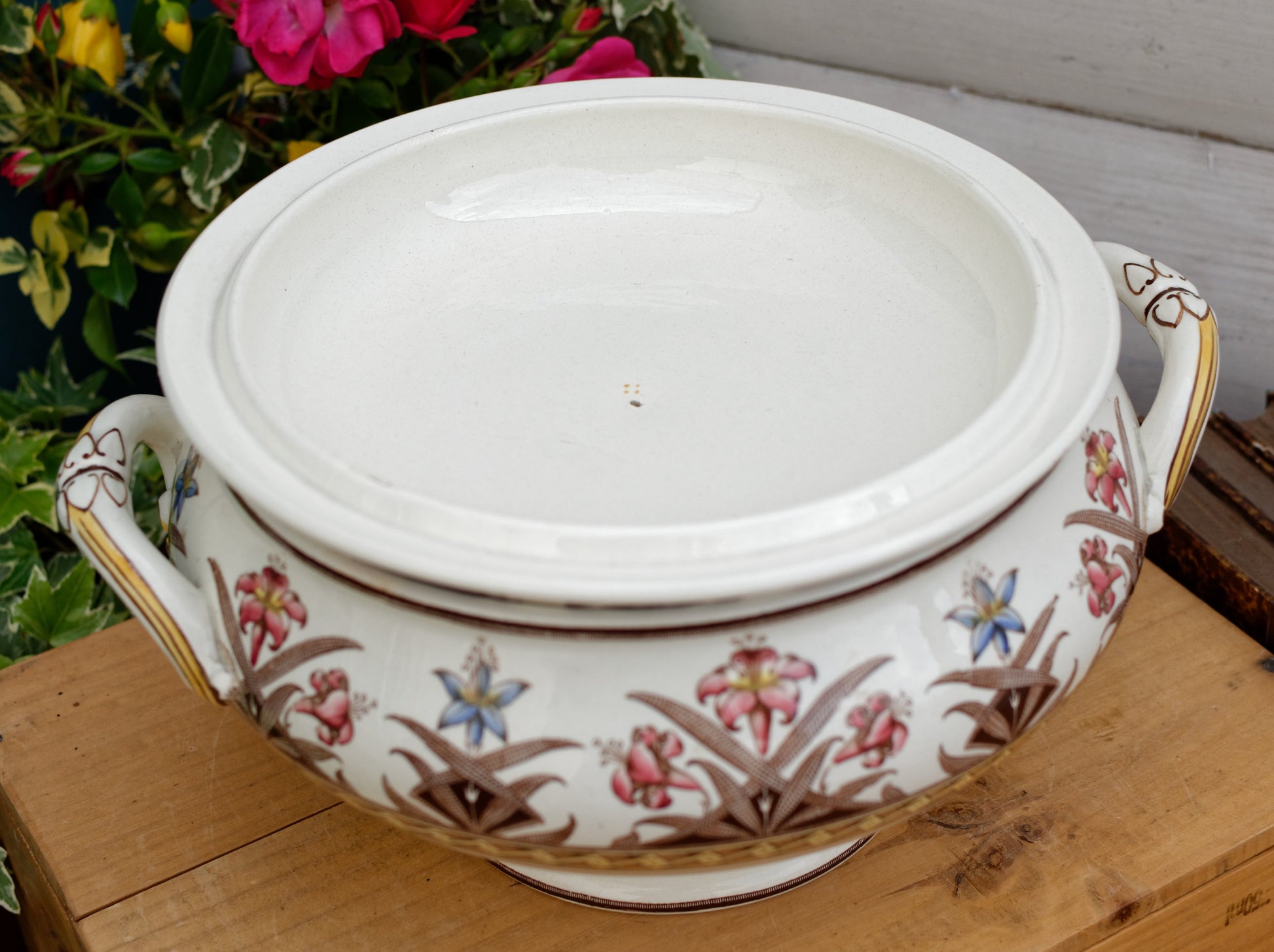 DERBY Motif Sarreguemines U&C French Antique Ironstone Polychrome Soup Tureen "Soupiere" Terre de Fer en FAIENCE