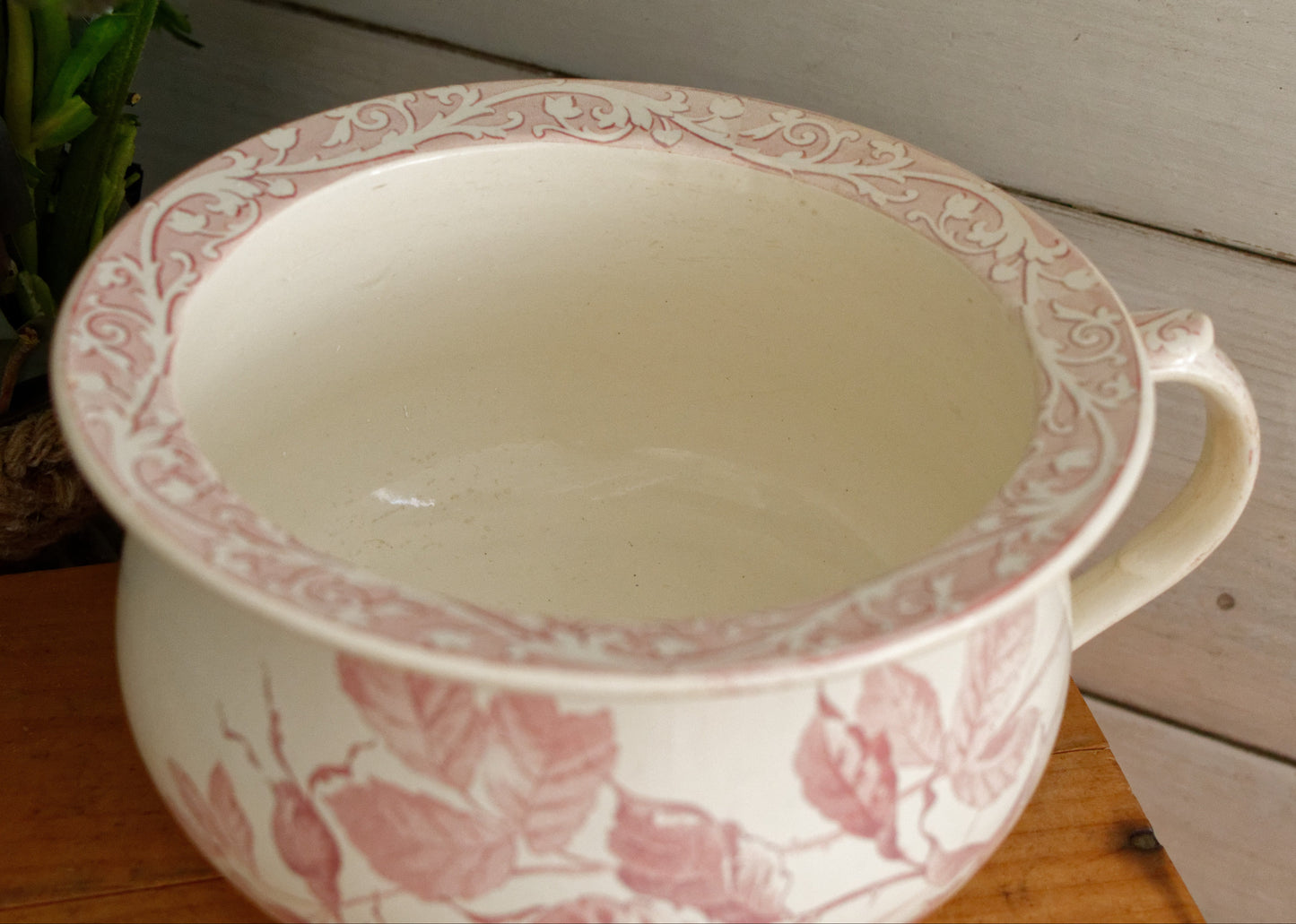 KOUTAIS Motif DEPOSE CM Creil et Montereau French Antique Collectible Ironstone RED Transferware Bathroom Pitcher Pot de Chambre BROC CRUCHE Terre de fer en Faience