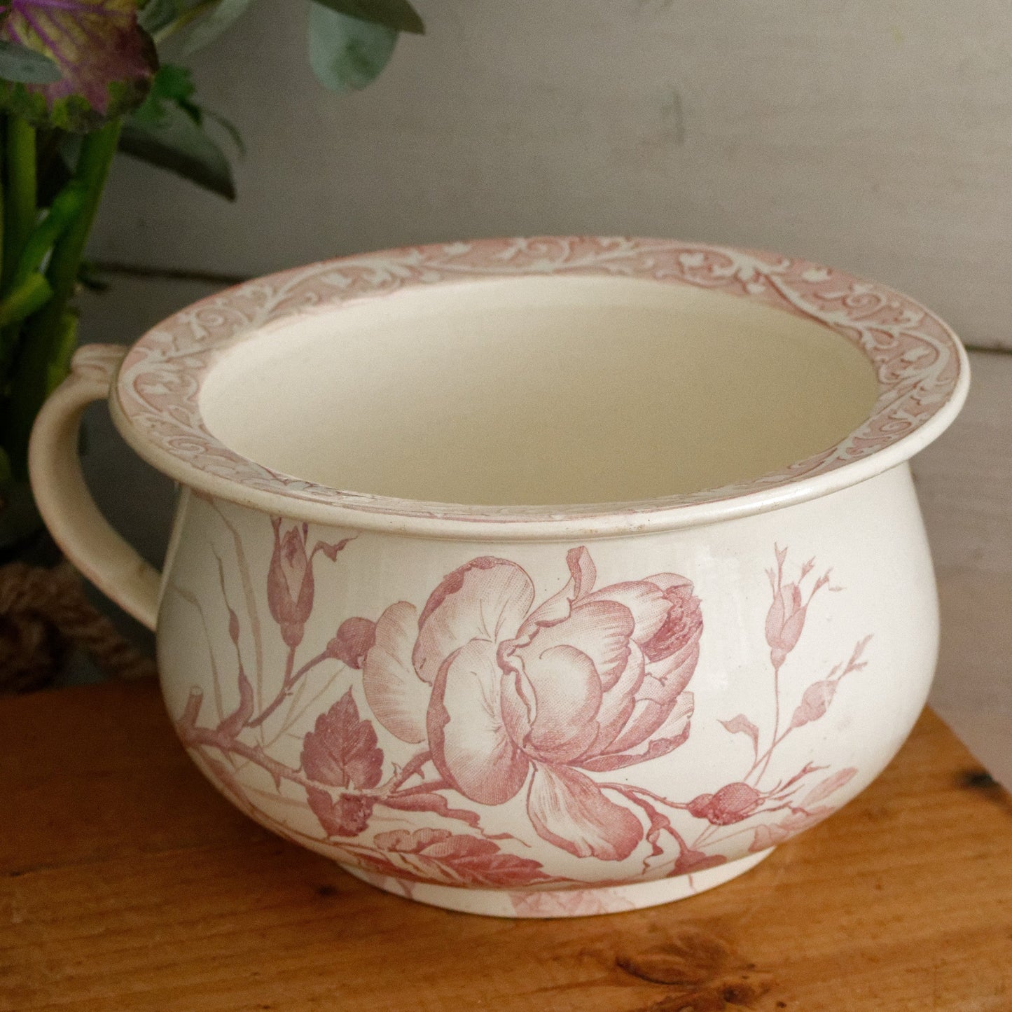 KOUTAIS Motif DEPOSE CM Creil et Montereau French Antique Collectible Ironstone RED Transferware Bathroom Pitcher Pot de Chambre BROC CRUCHE Terre de fer en Faience