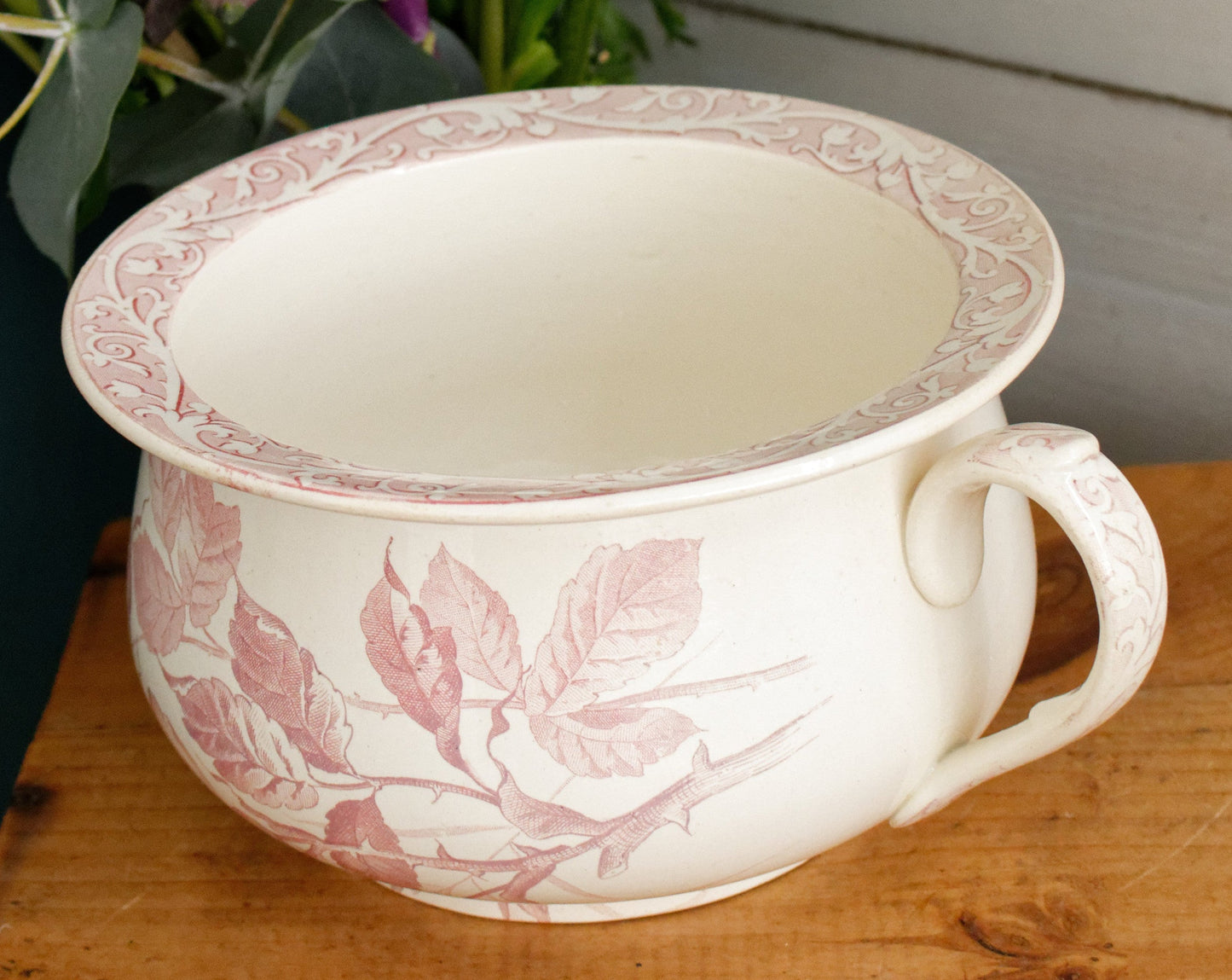 KOUTAIS Motif DEPOSE CM Creil et Montereau French Antique Collectible Ironstone RED Transferware Bathroom Pitcher Pot de Chambre BROC CRUCHE Terre de fer en Faience