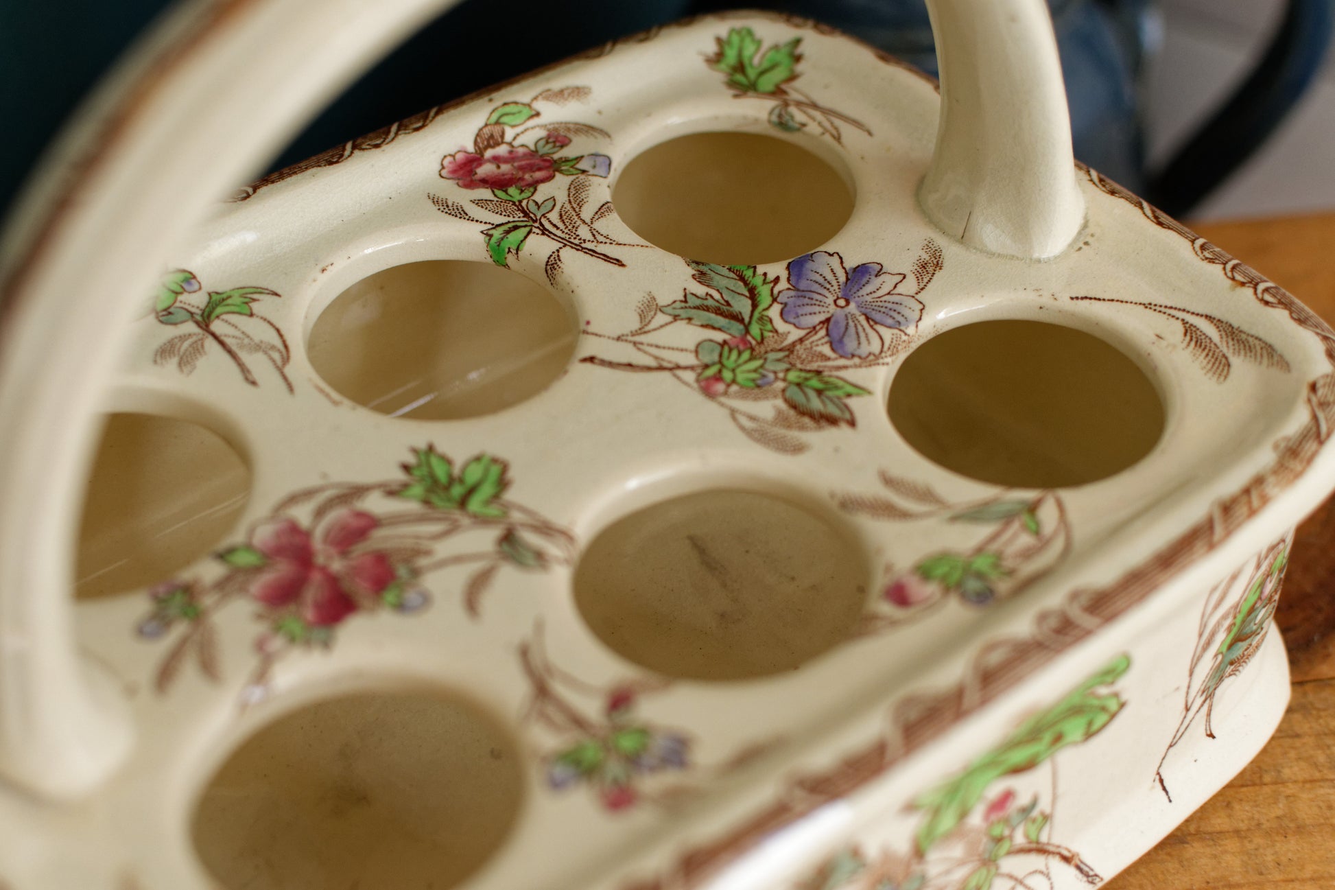French Antique Polychrome Egg Display Basket Panier à Oeuf Présentoir Coquetier en Faience Ceramic Egg Cup Stand Presentation Egg Caddy