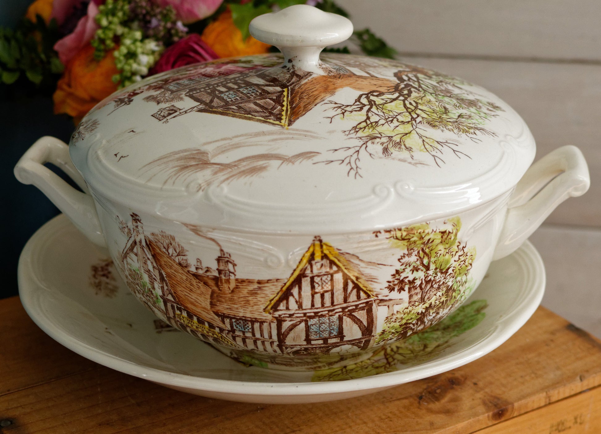 LUDLOW Motif GIEN France French Vintage Ironstone PolyChrome Soup Tureen Soupiere Terre de Fer en Faience