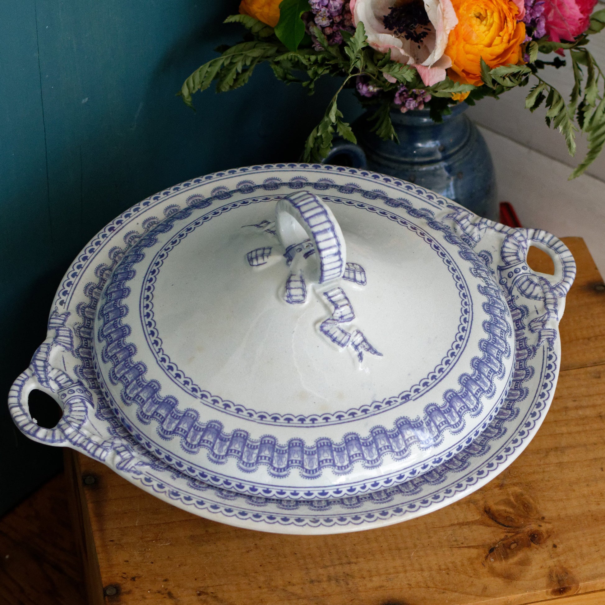 T&B TURIN Motif Antique Ironstone Porcelain Lavender Transferware Covered Serving Plate Cloche ou Compotier Terre de Fer en Faience