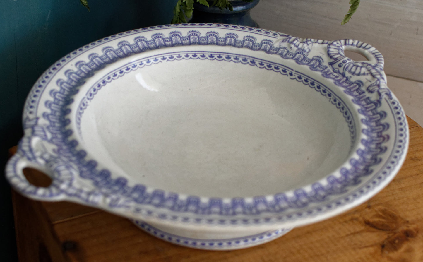 T&B TURIN Motif Antique Ironstone Porcelain Lavender Transferware Covered Serving Plate Cloche ou Compotier Terre de Fer en Faience
