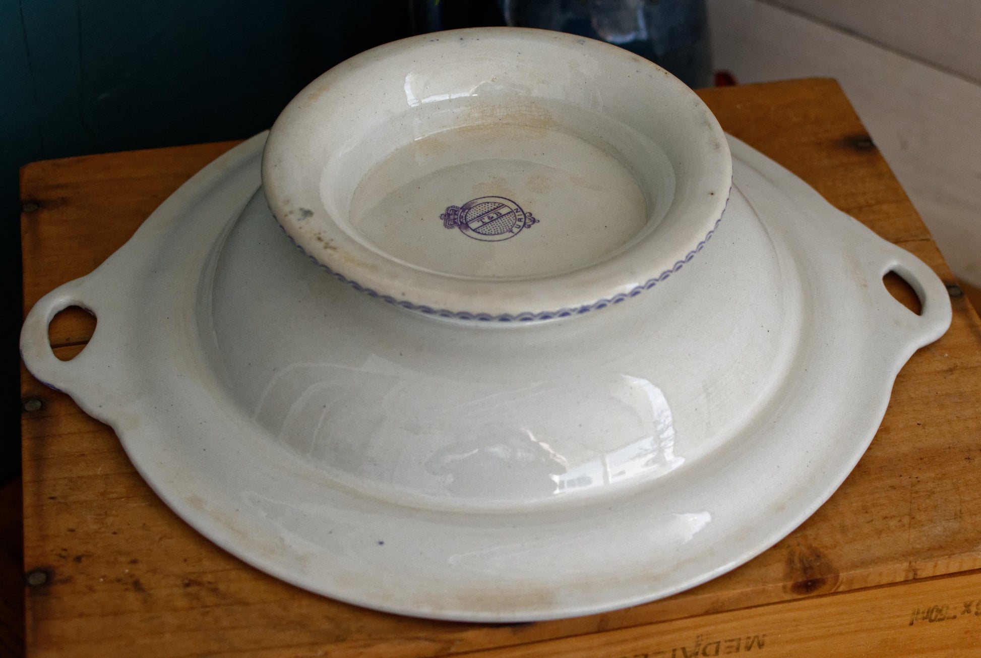T&B TURIN Motif Antique Ironstone Porcelain Lavender Transferware Covered Serving Plate Cloche ou Compotier Terre de Fer en Faience