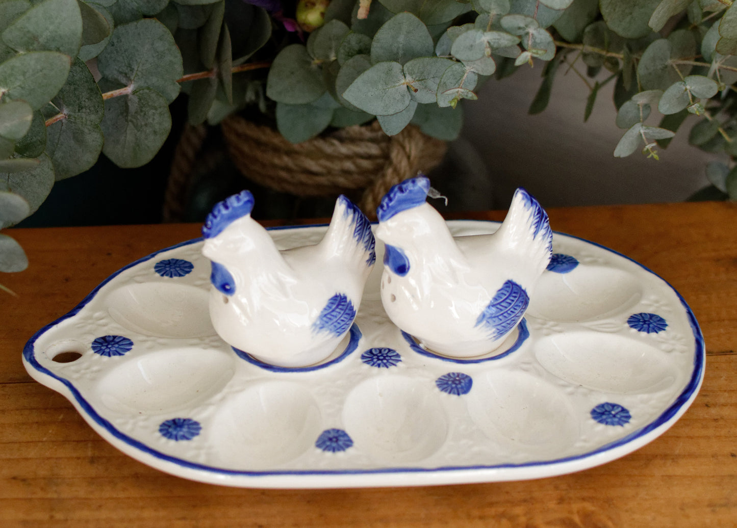 Vintage Ceramic Deviled Eggs Presentation Platter Plate & Chicken Shaped Salt & Pepper Shakers ~ Plateau de presentation Oeufs Dur Mimosa Saliere et Poivriere" ~ White & Blue Serving Set