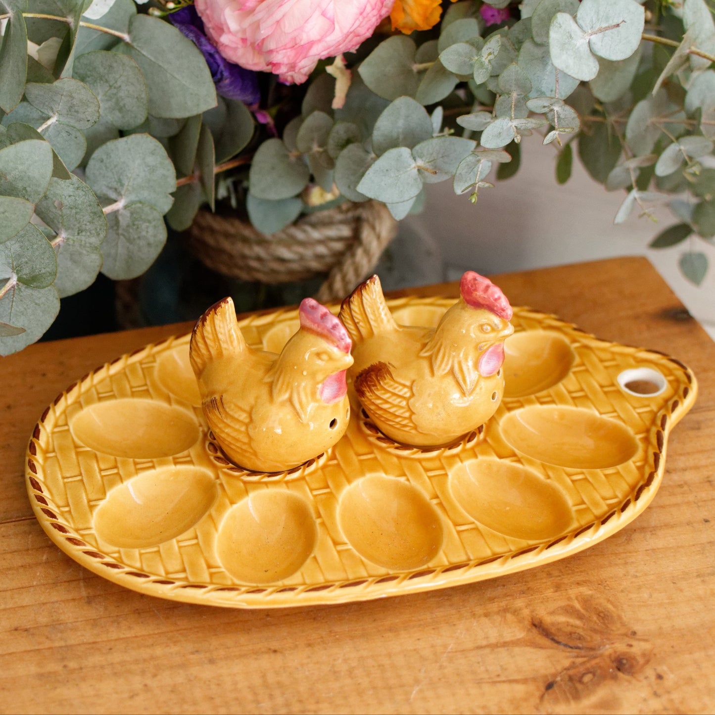 Vintage Ceramic Deviled Eggs Presentation Platter Plate & Chicken Shaped Salt & Pepper Shakers ~ Plateau de presentation Oeufs Dur Mimosa a la Coque Saliere et Poivriere" ~ Yellow Brown Serving Set