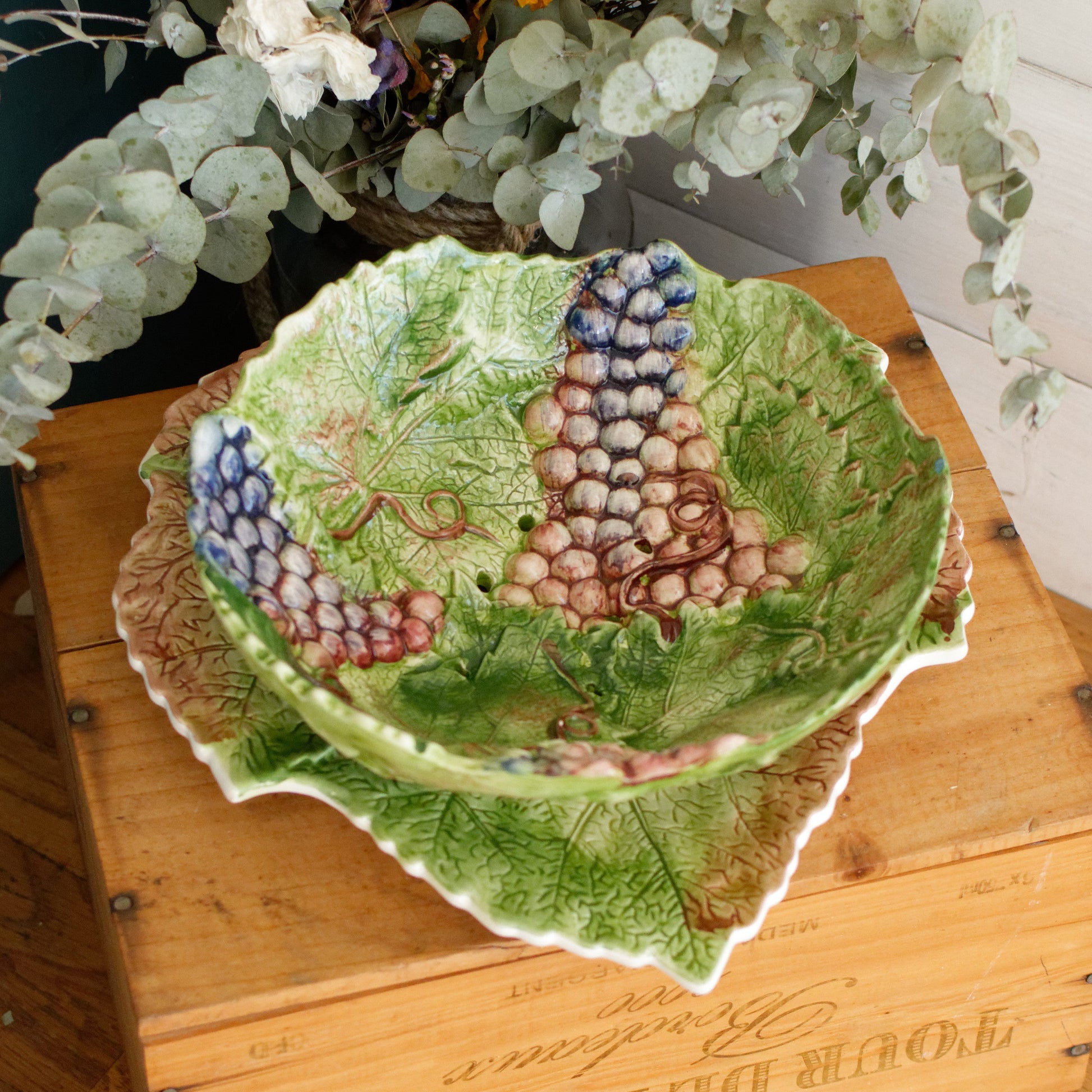 French Vintage Barbotine Majolica Style Fruit Drainer Strainer Colander Eqouttoir a Fruits en barbotine Egouttoir A Fruits Avec Son Assiette En Barbotine Decor Raisin Et Feulles.