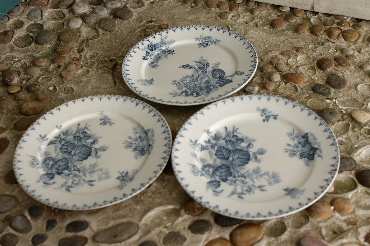 1880年代/1900年代 ～ 「FLORE」 Sarreguemines U&amp;C ～ フランスアンティーク アイアンストーン ブルー トランスファーウェア ディナープレート ～ スカラップエッジ テール・ド・フェール NEW