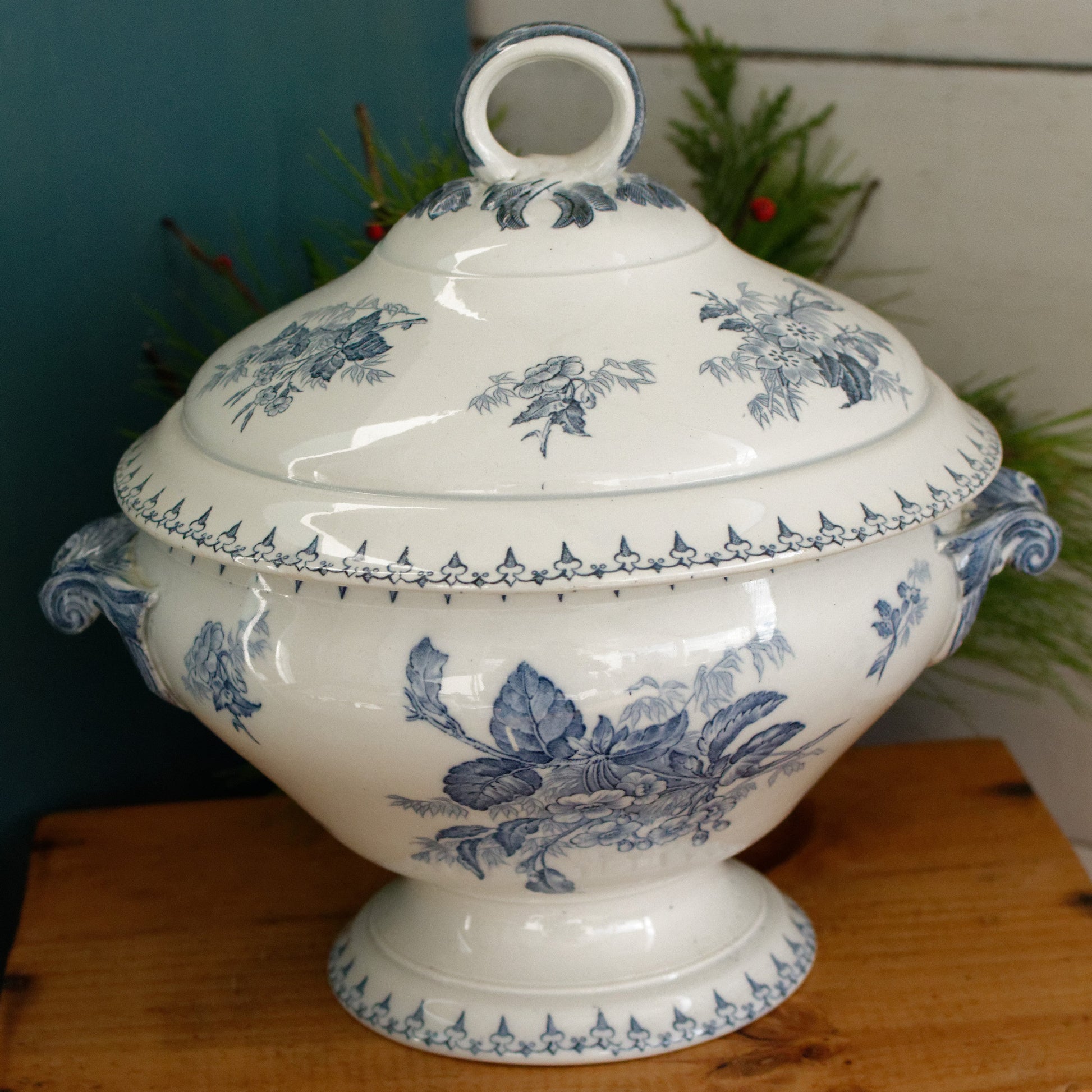 FLORE Motif Sarreguemines U&C French Antique Ironstone Blue Transferware Round Soup Tureen Soupiere Terre de Fer en faience