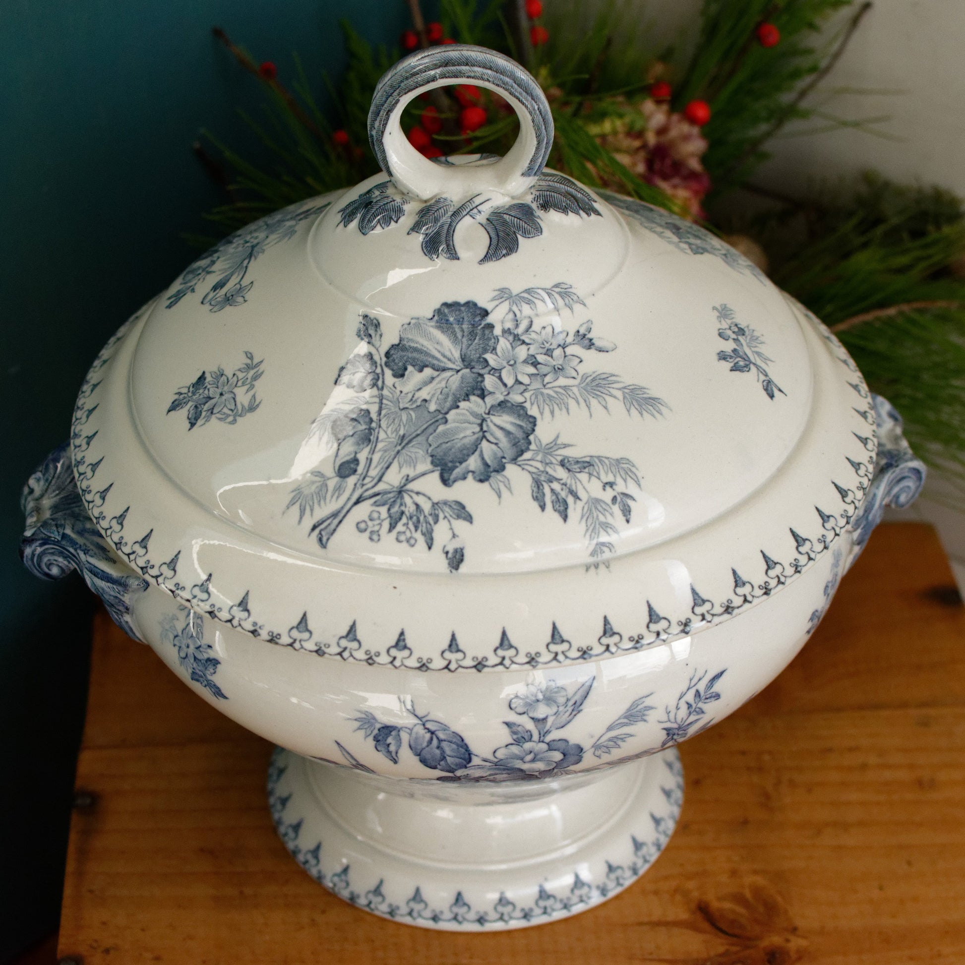 FLORE Motif Sarreguemines U&C French Antique Ironstone Blue Transferware Round Soup Tureen Soupiere Terre de Fer en faience