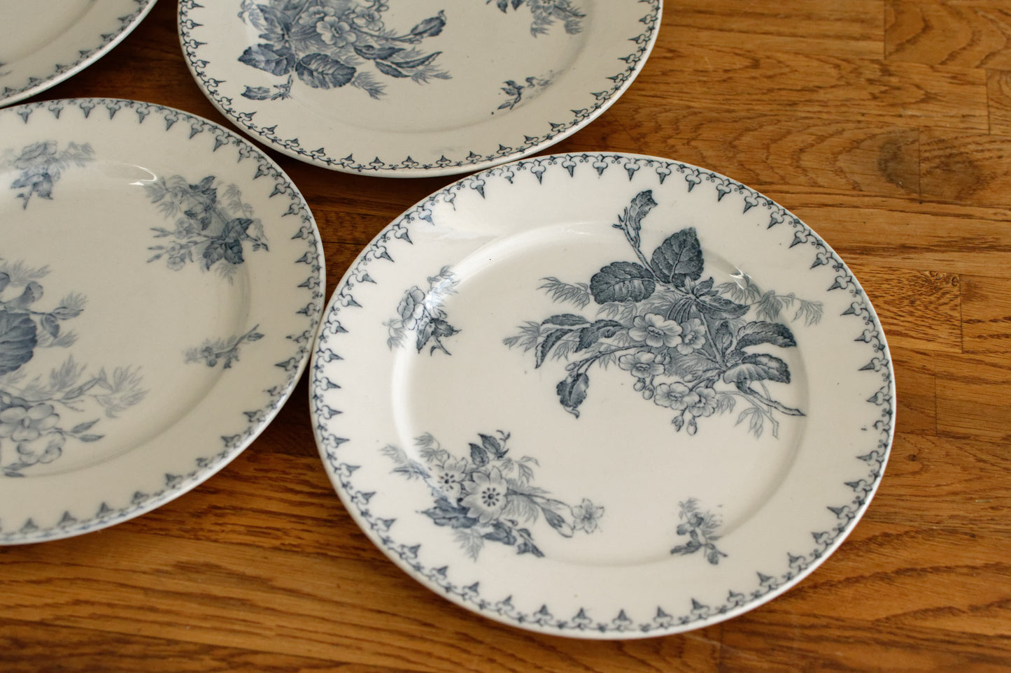 1880年代/1900年代 ～ 「FLORE」 Sarreguemines U&amp;C ～ フランスアンティーク アイアンストーン ブルー トランスファーウェア ディナープレート ～ スカラップエッジ テール・ド・フェール NEW