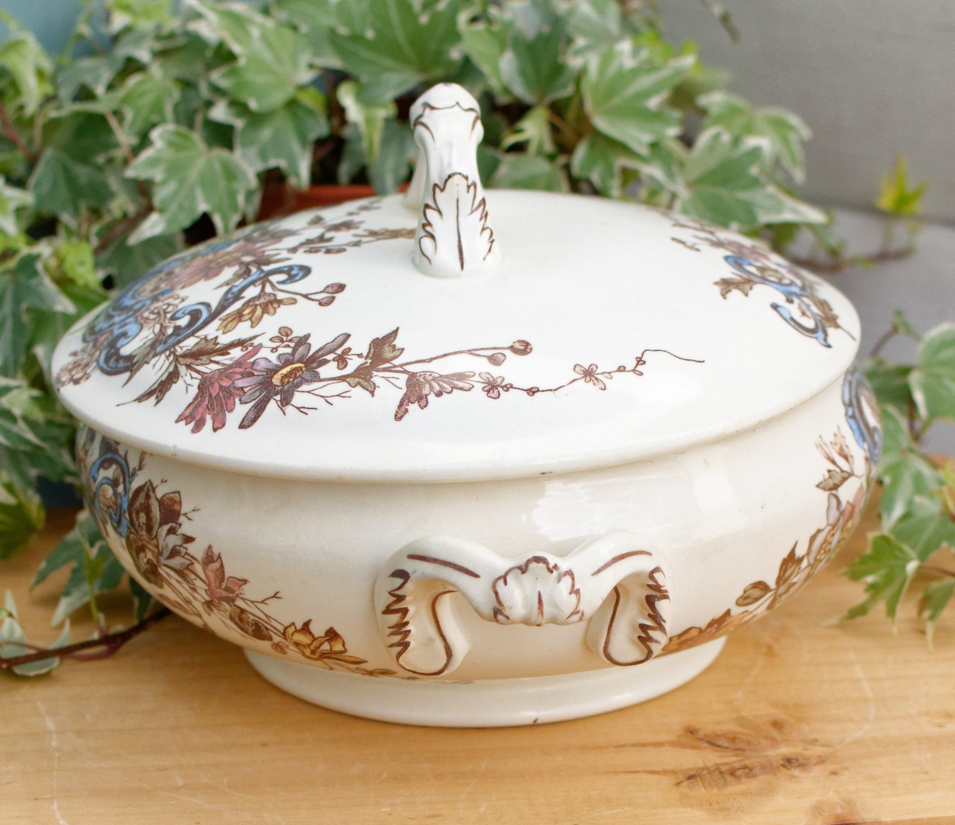 Terre de Fer P. DAUPHIN PARIS 34 Rue du Serves French Antique Ironstone Polychrome Soup Tureen Soupiere Faience