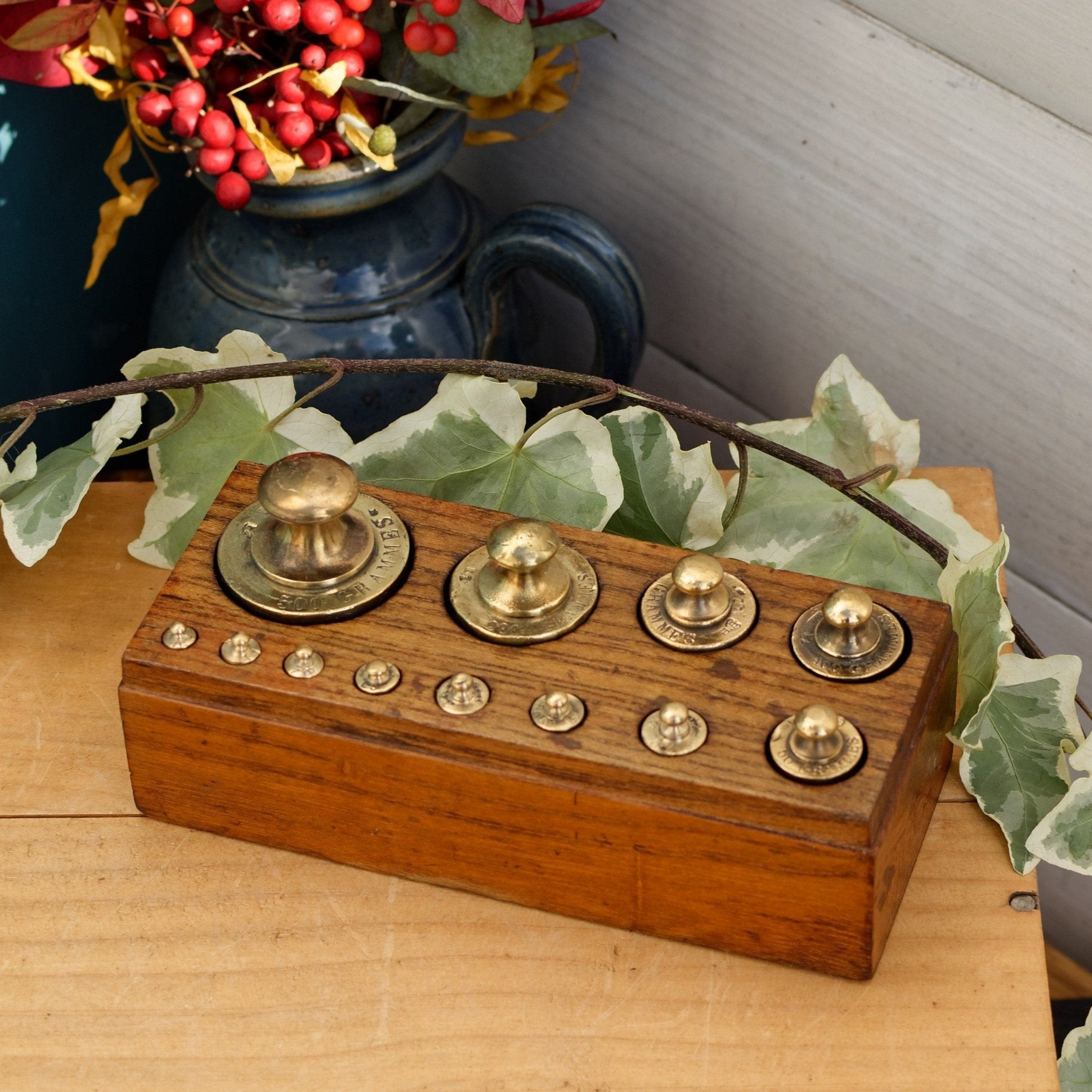 Set Of 13 Brass Weights For Bale Scale With Wooden Base - Arterameferro Italy