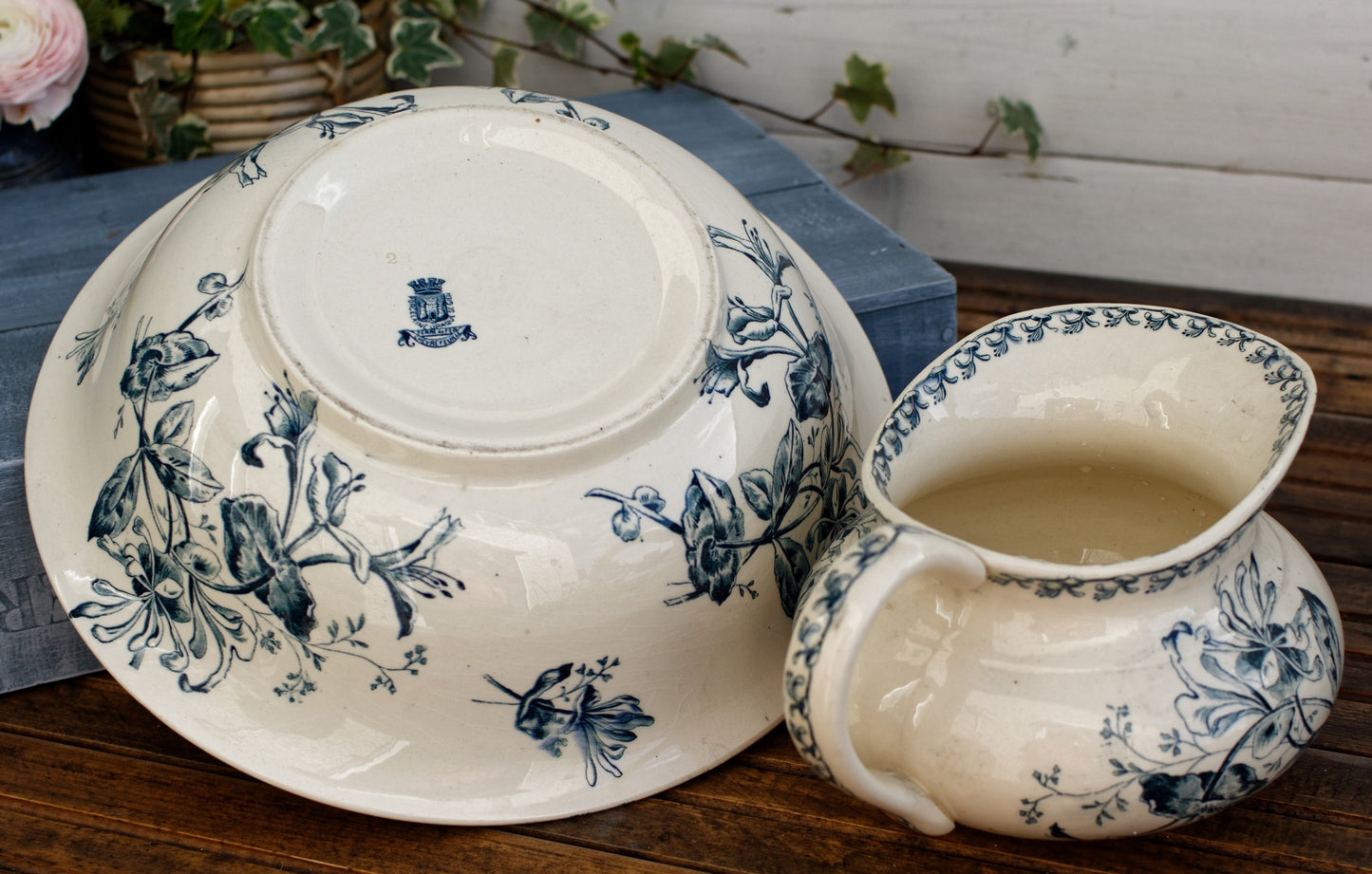 CHEVRE FEUILLES Porcelaine Opaque de Gien French Antique Collectible Ironstone Blue Transferware Bathroom Set Pitcher BROC & Basin CUVETTE Terre de fer