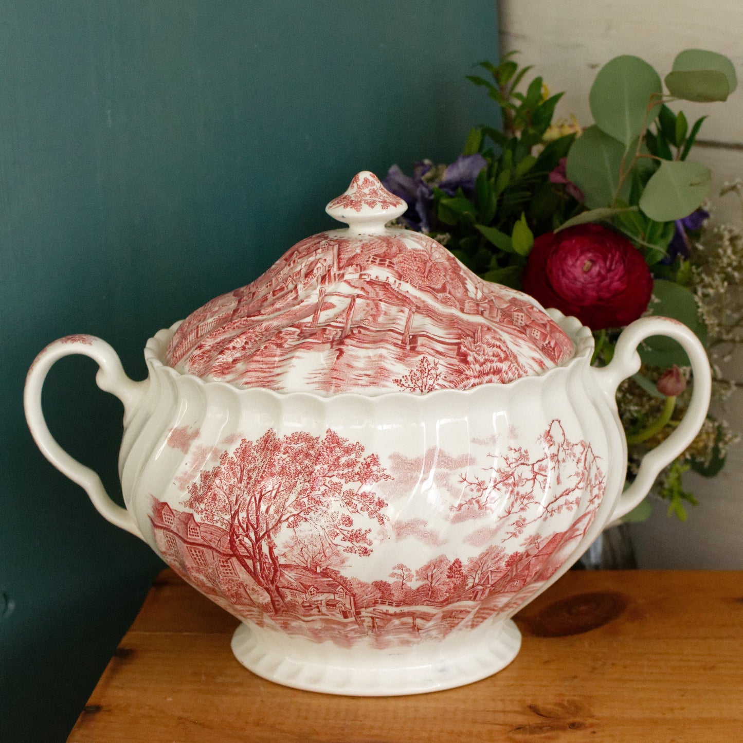 JOHNSON BROs Staffordshire England English Vintage Fine Ironstone China Red Transferware Soup Tureen Soupiere Made in England
