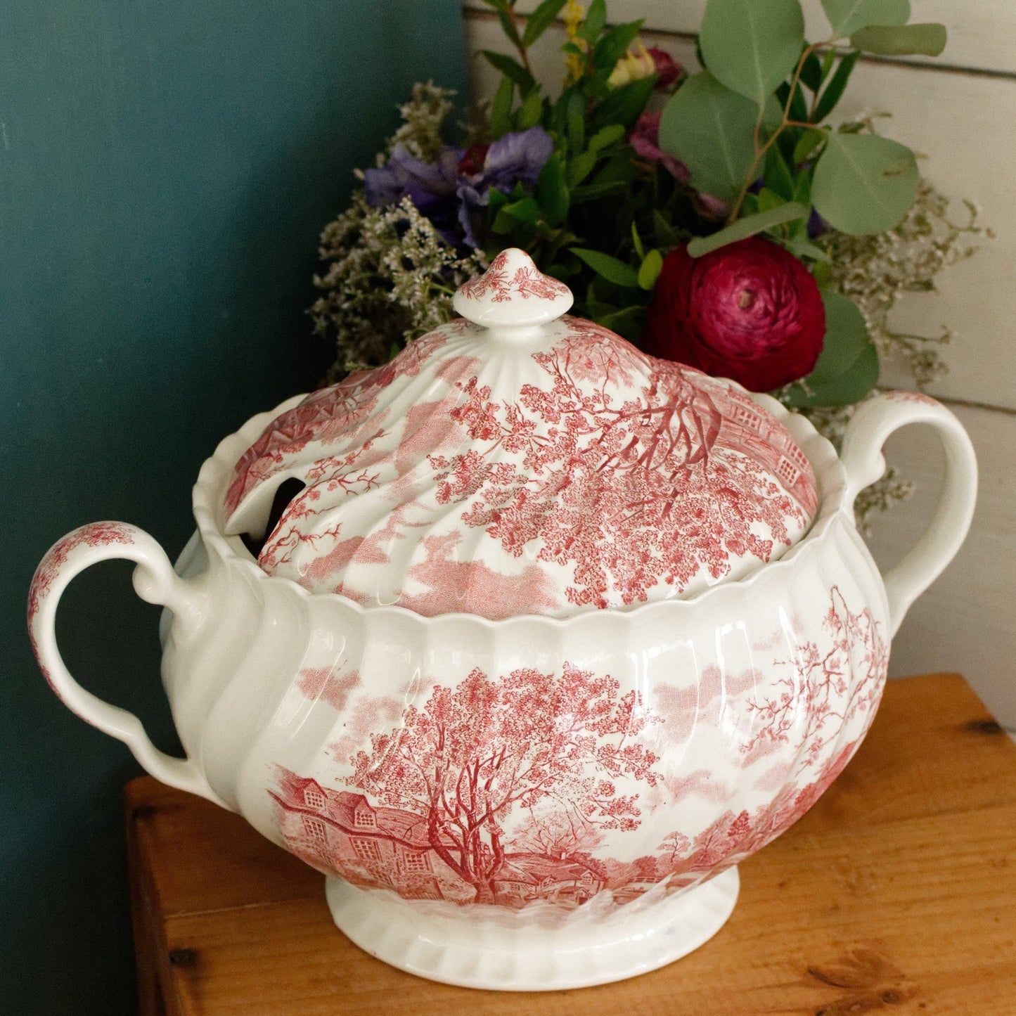 JOHNSON BROs Staffordshire England English Vintage Fine Ironstone China Red Transferware Soup Tureen Soupiere Made in England