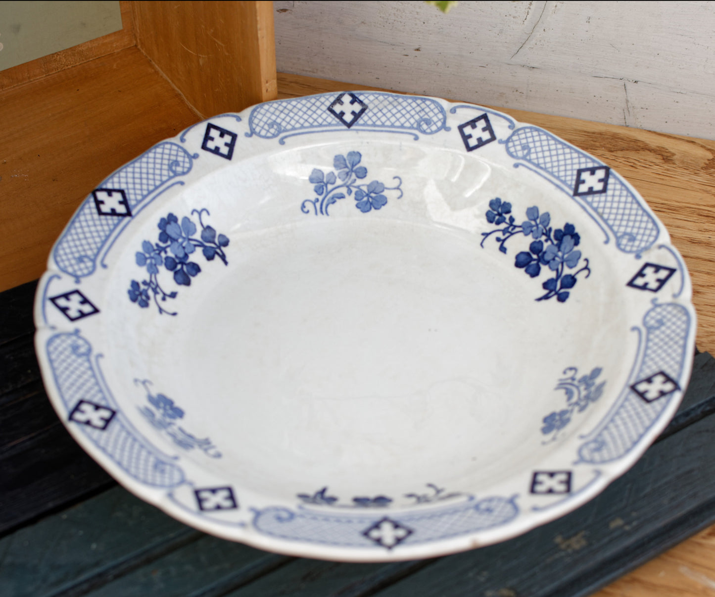 French Antique Ironstone Round Serving Bowl K&G (Keller et Guerin) Luneville Terre de fer en Faience Blue Transferware