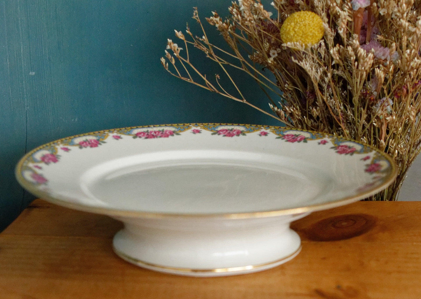 LIMOGES France French Antique Fine Porcelain Footed Cake Plate Plat à gâteau sur pied Rose Gold Garland Gilding