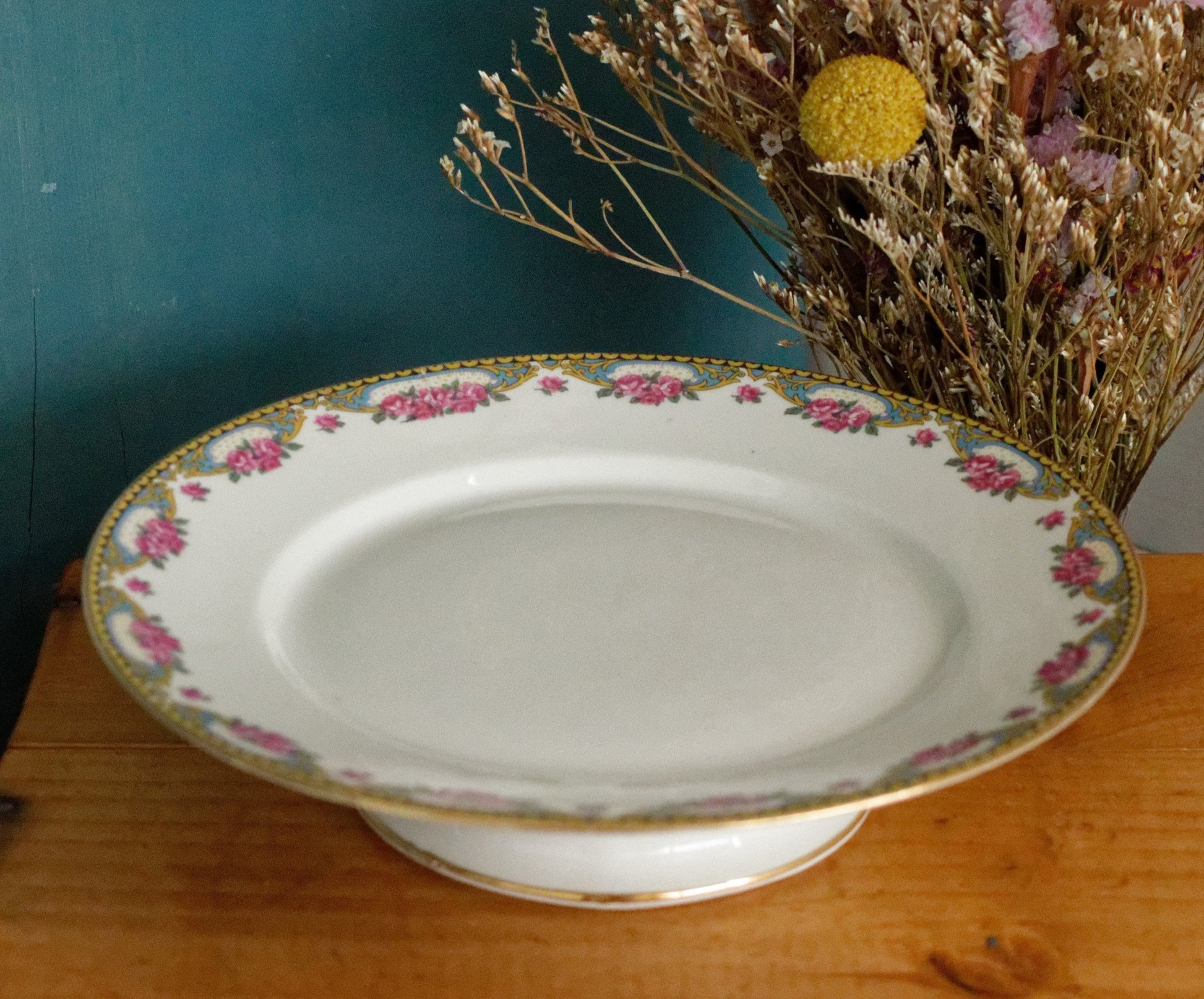 LIMOGES France French Antique Fine Porcelain Footed Cake Plate Plat à gâteau sur pied Rose Gold Garland Gilding